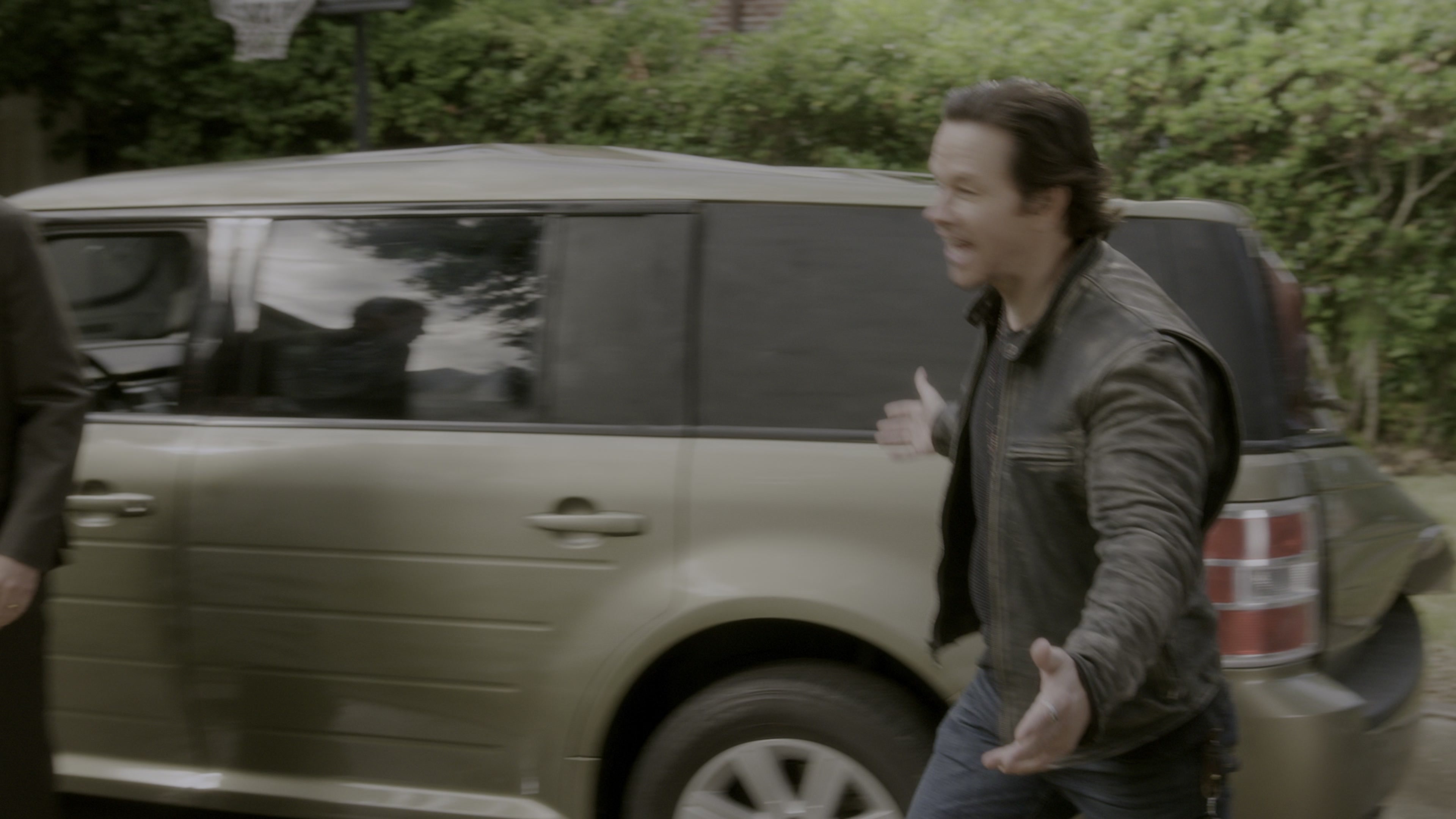 Daddy's Home (2015), wide, 1.78:1 — film still