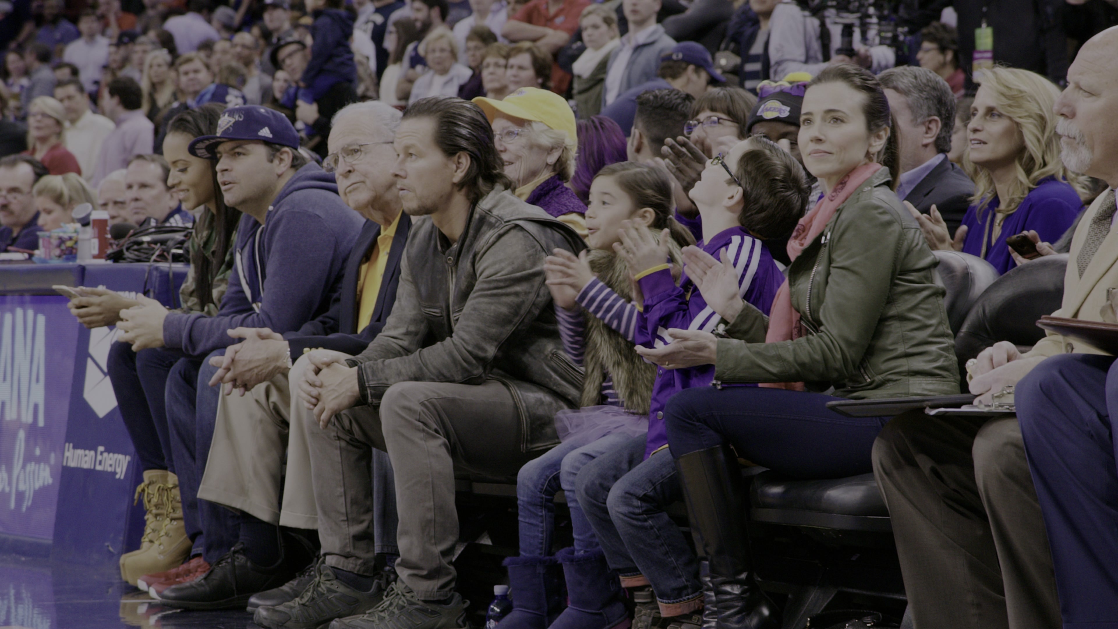 Daddy's Home (2015), wide, 1.78:1 — film still