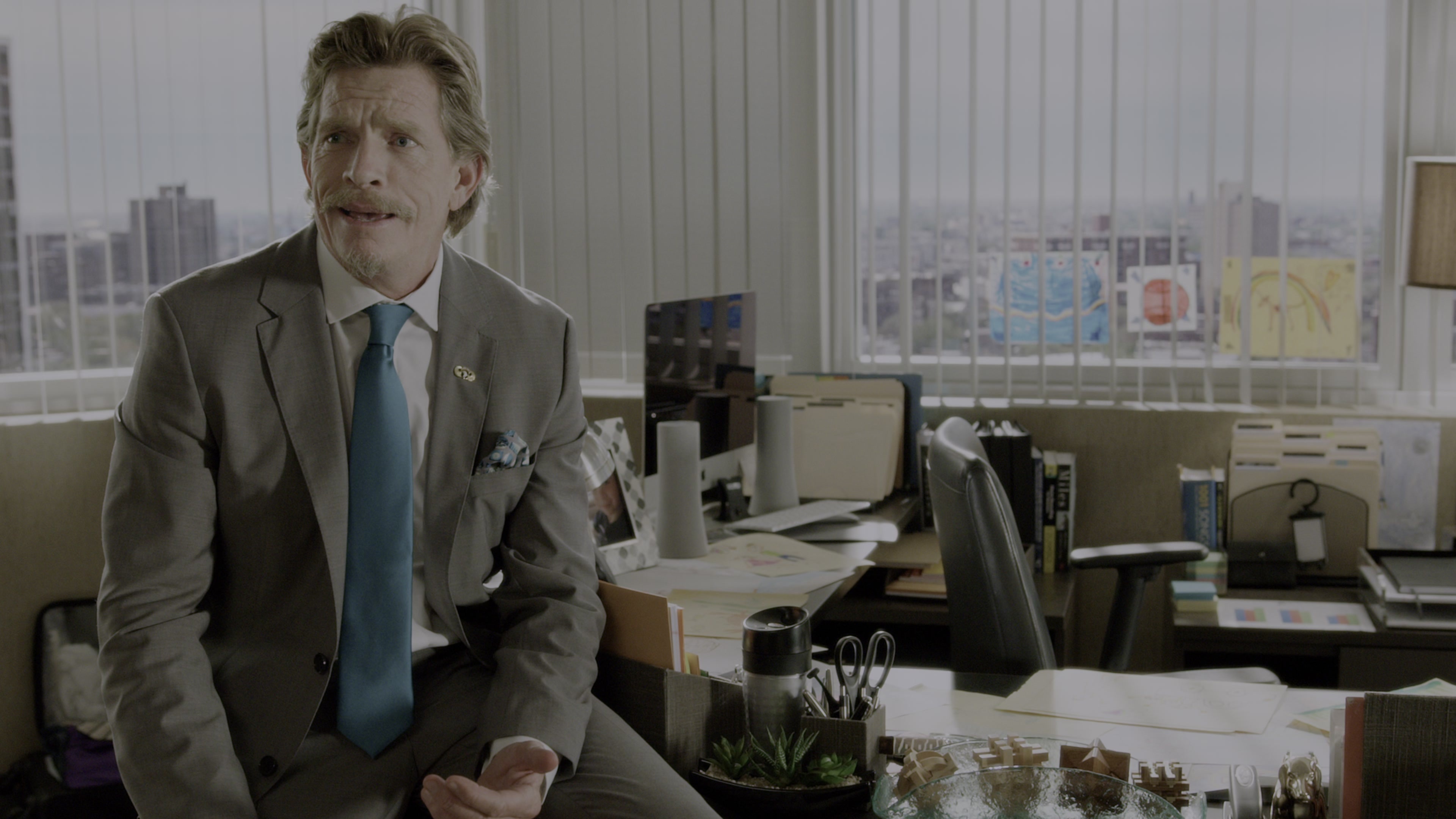 Daddy's Home (2015), wide, 1.78:1 — film still