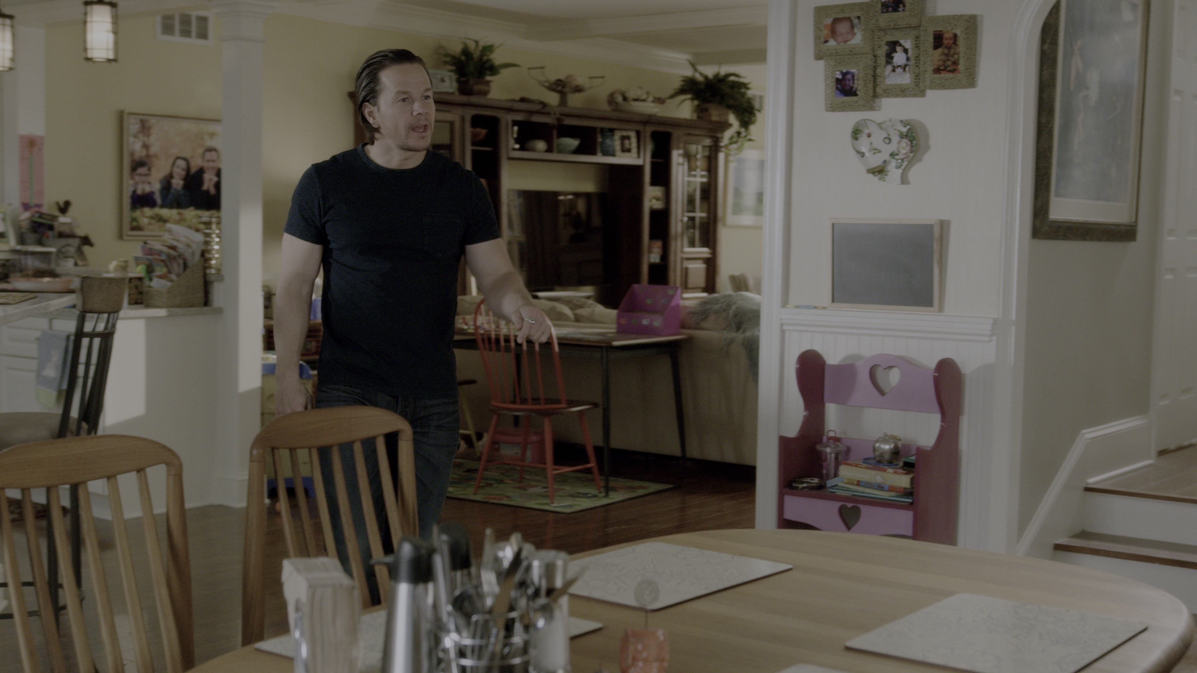 Daddy's Home (2015), wide, 1.78:1 — film still