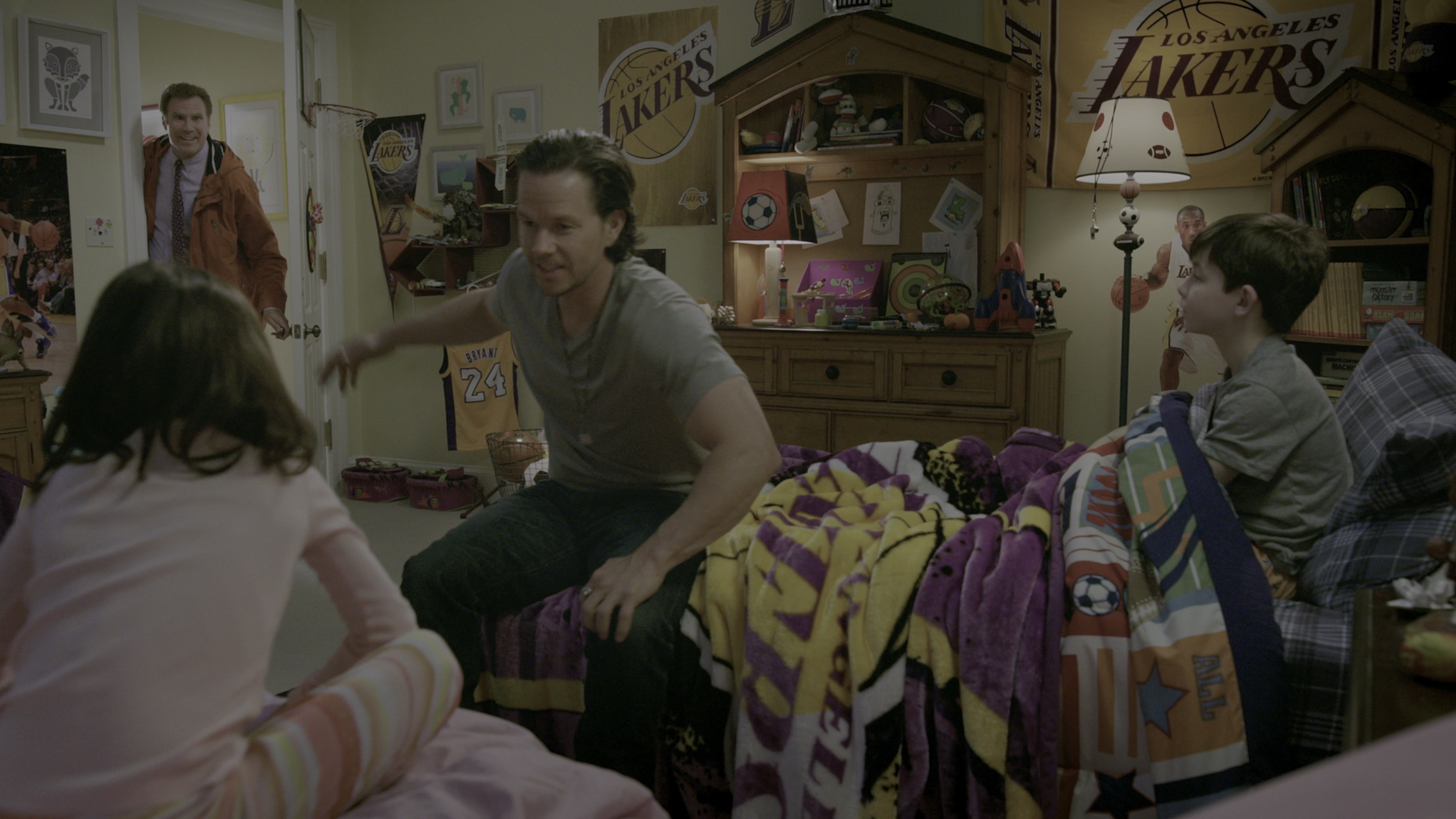 Daddy's Home (2015), wide, 1.78:1 — film still