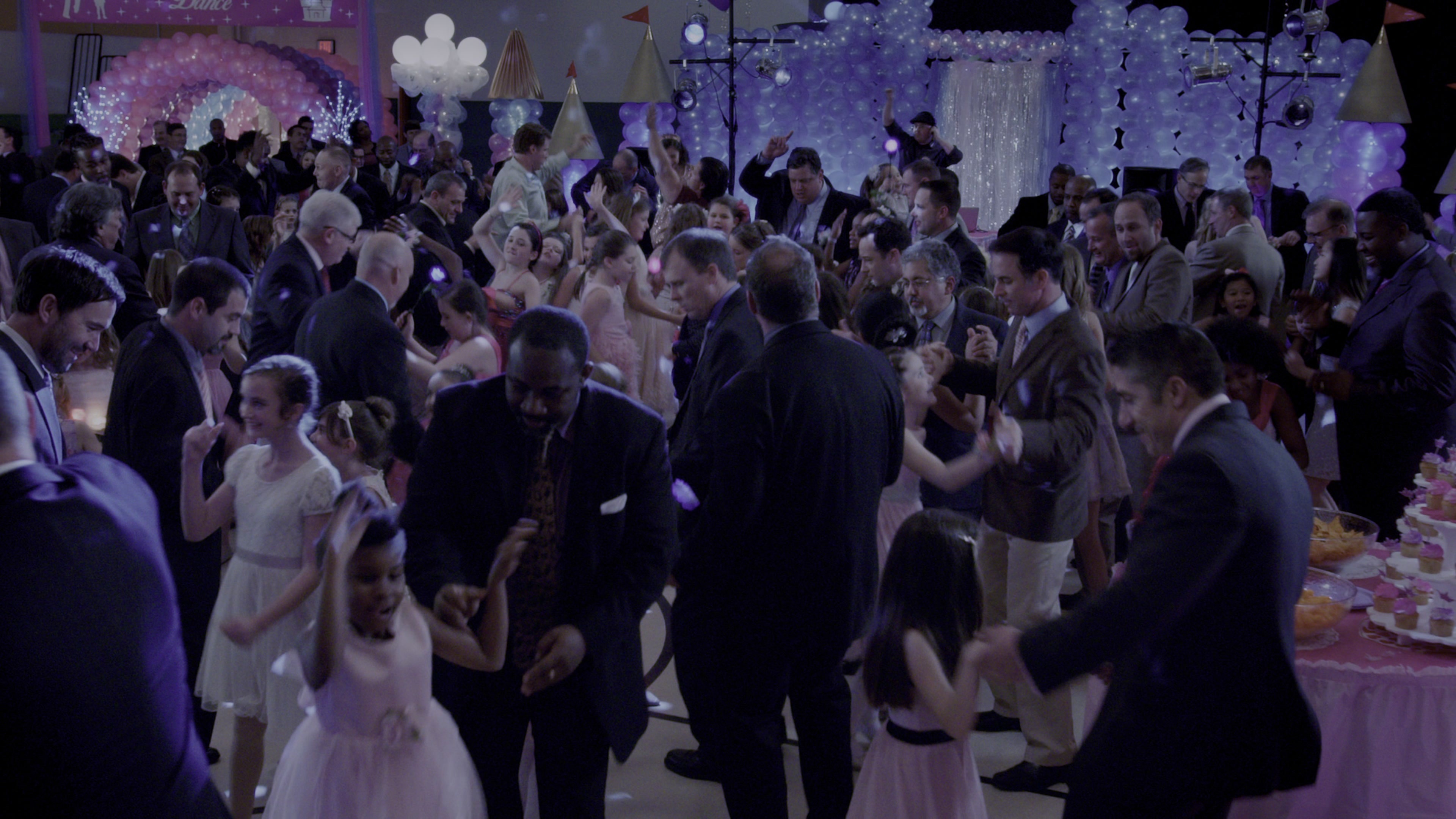 Daddy's Home (2015), wide, 1.78:1 — film still