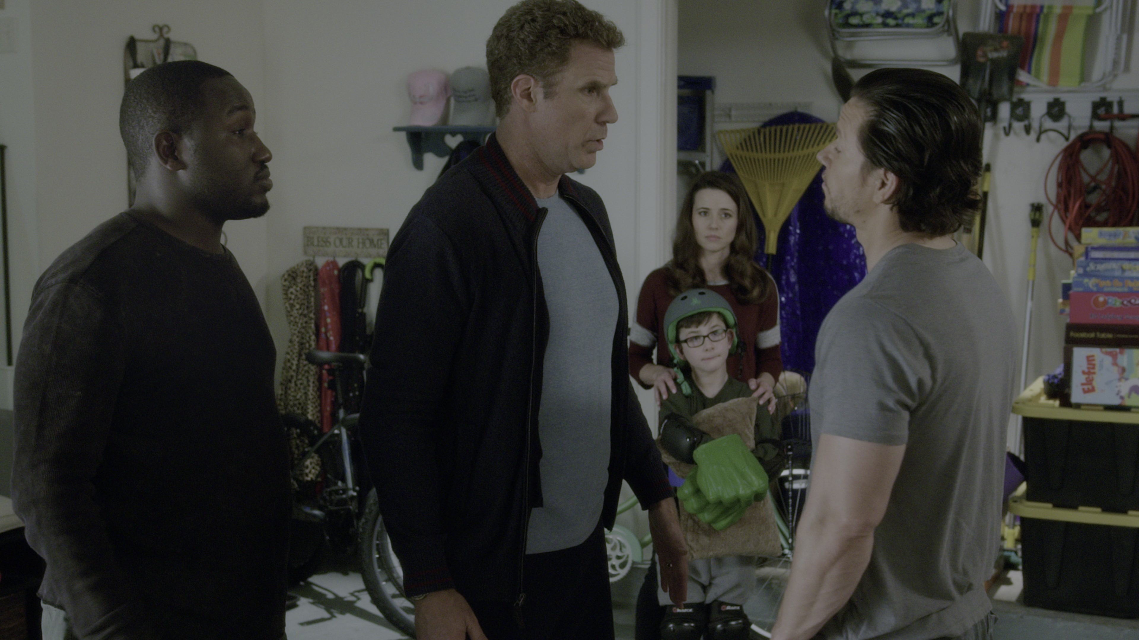 Daddy's Home (2015), wide, 1.78:1 — film still