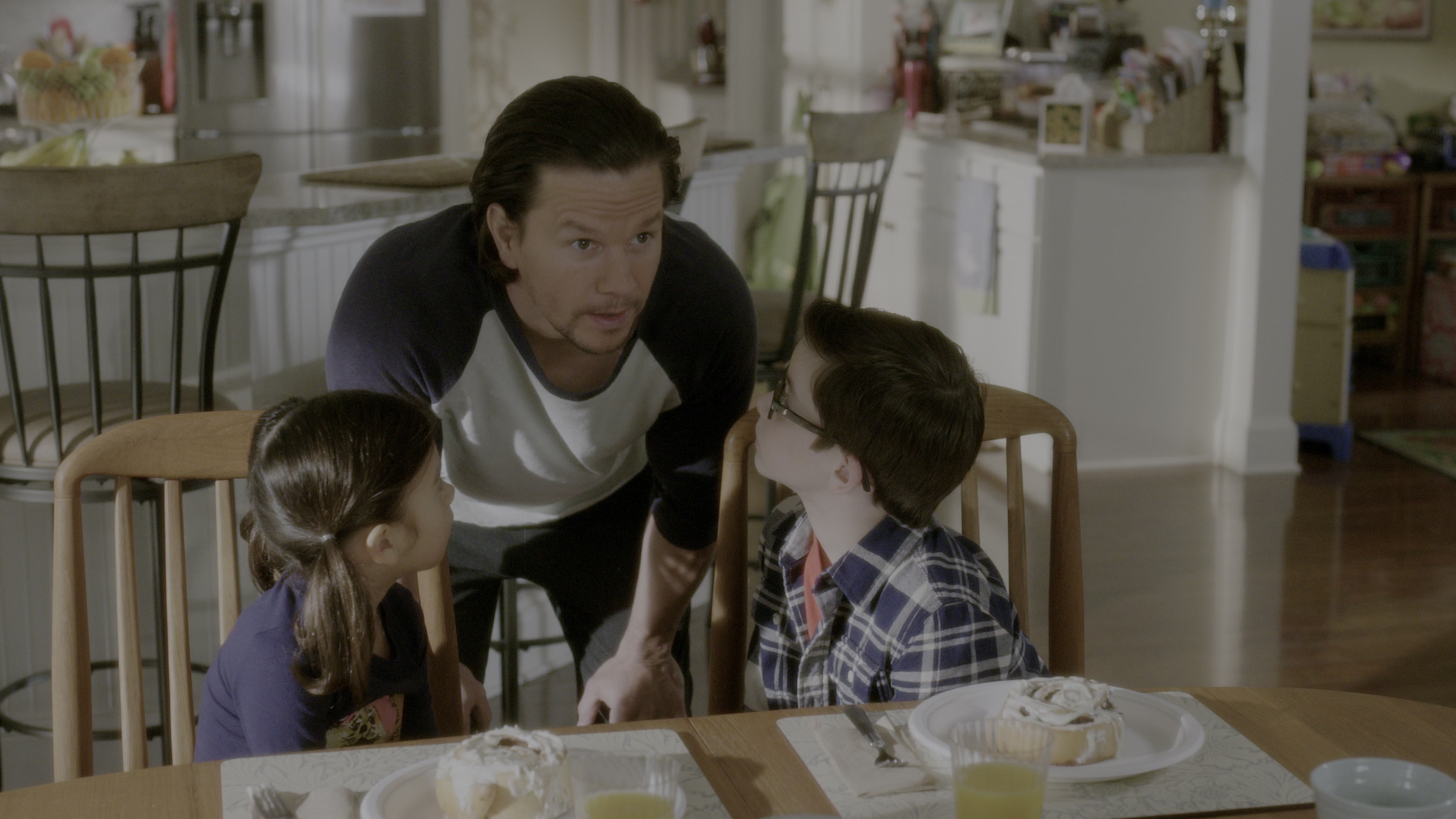 Daddy's Home (2015), wide, 1.78:1 — film still