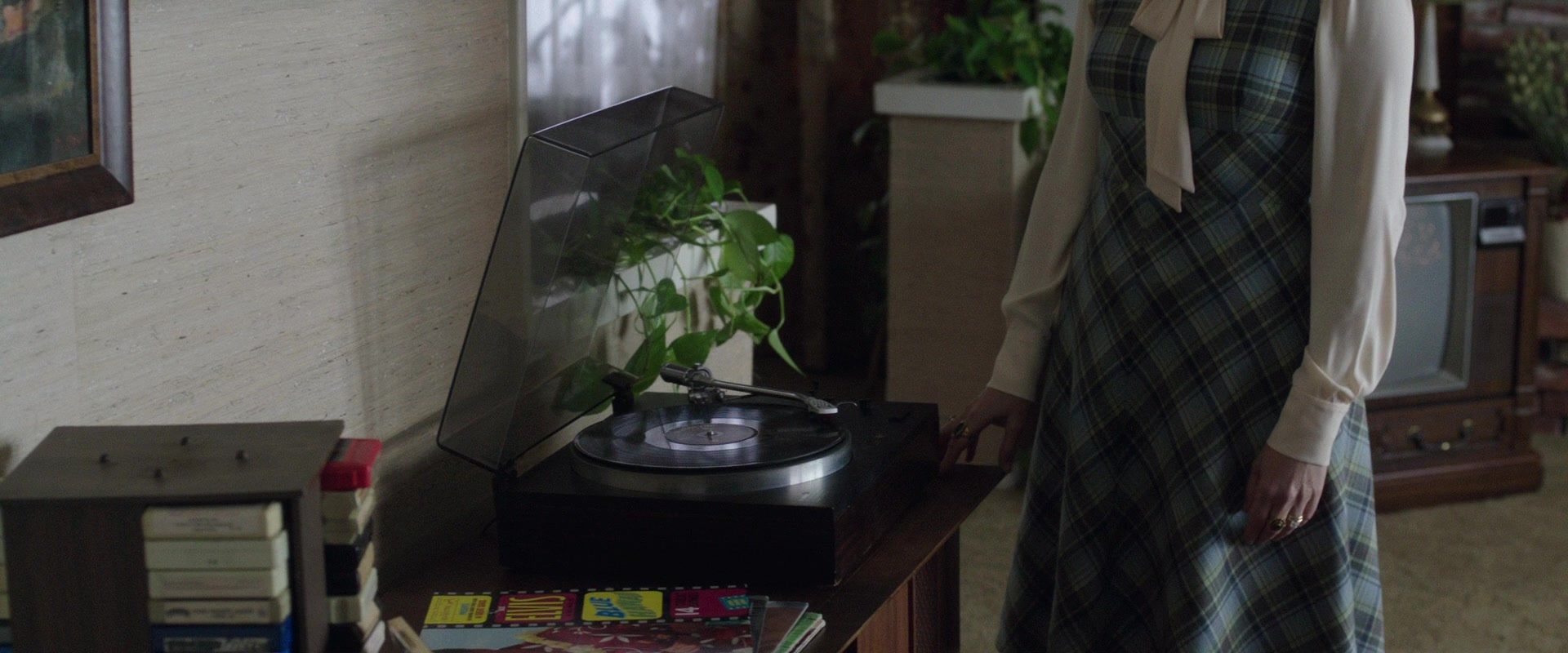 The Conjuring 2 (2016), wide, 2.40:1 — film still