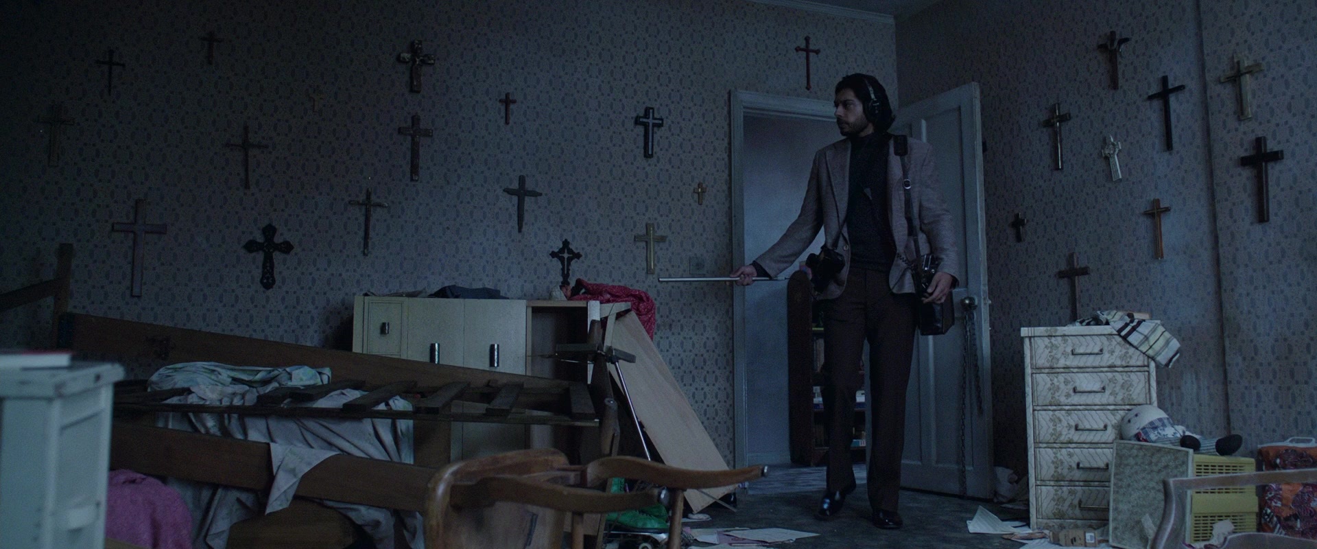 The Conjuring 2 (2016), wide, 2.40:1 — film still