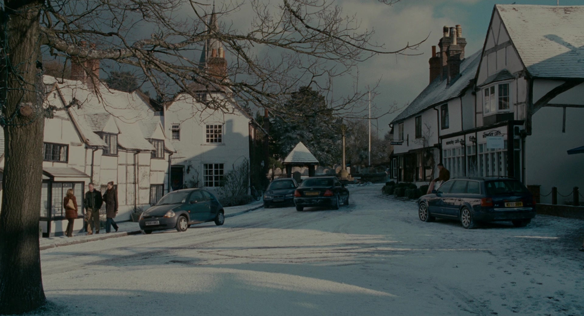 The Holiday (2006), wide, 1.85:1 — film still