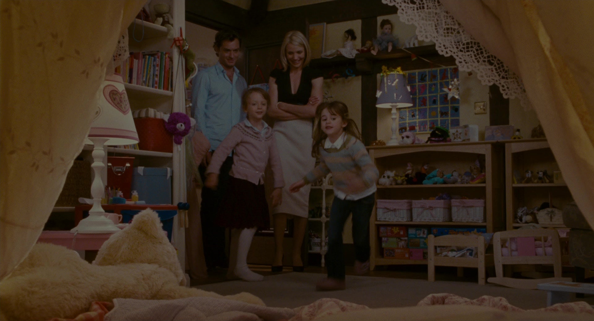 The Holiday (2006), wide, 1.85:1 — film still