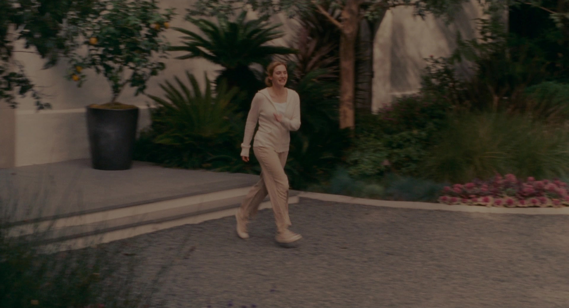 The Holiday (2006), wide, 1.85:1 — film still