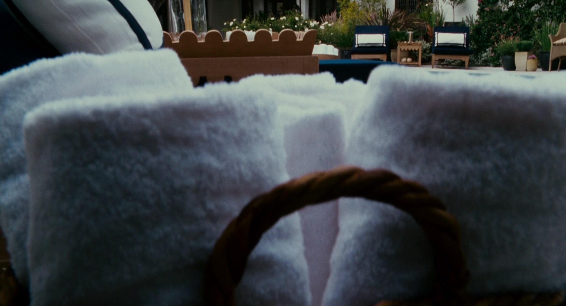 The Holiday (2006), wide, 1.85:1 — film still