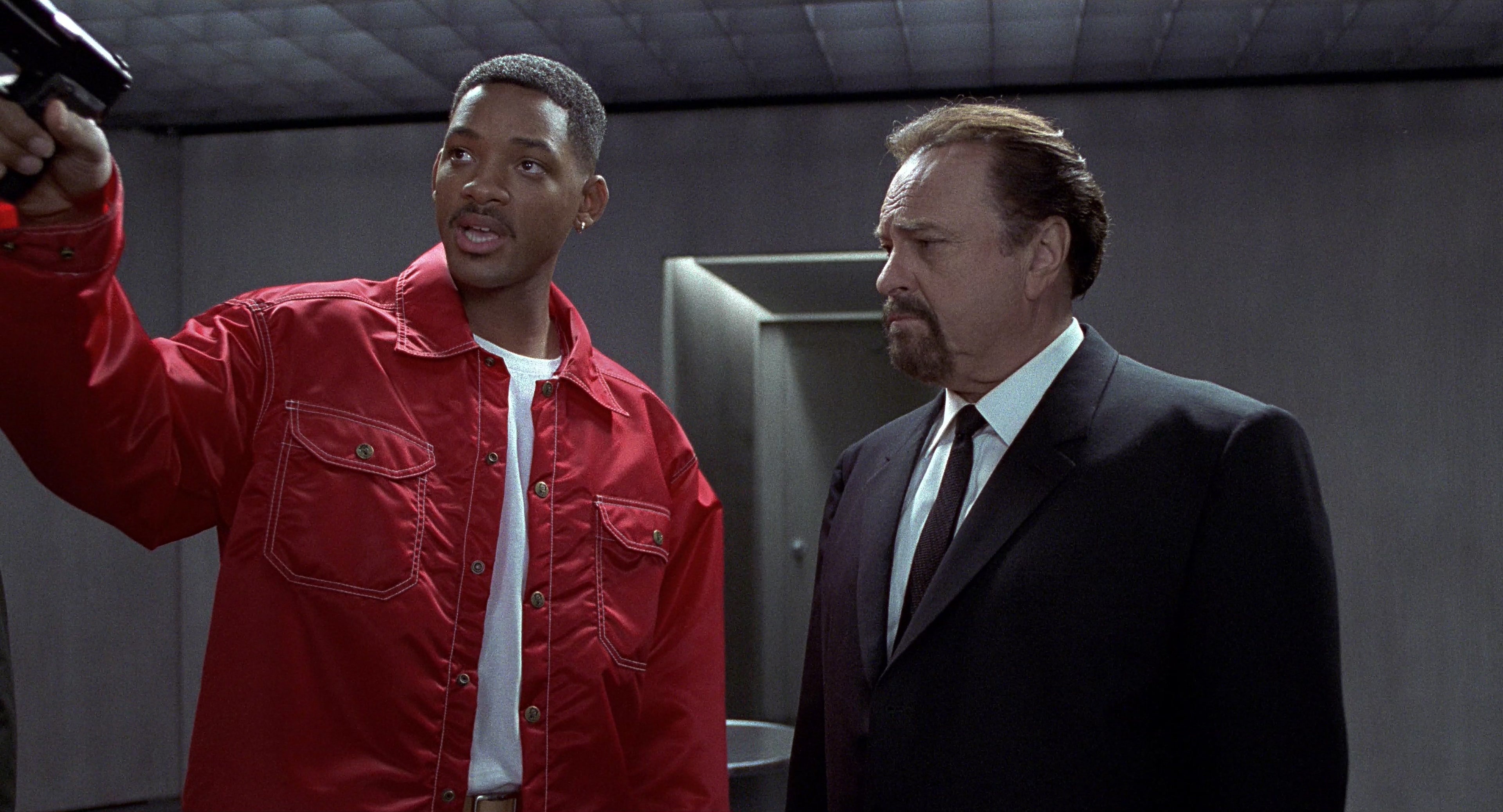 Men in Black (1997), wide, 1.85:1 — film still