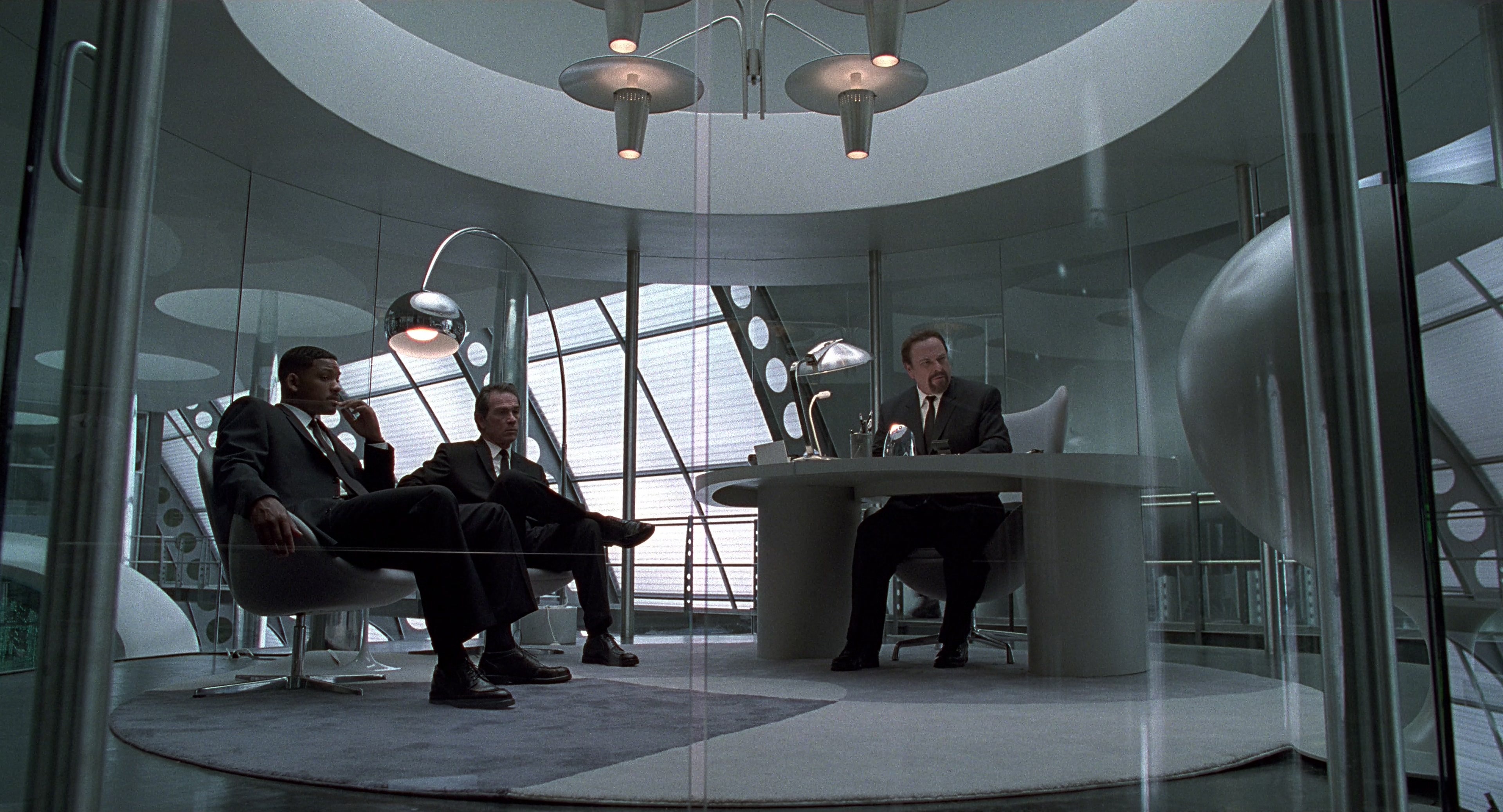 Men in Black (1997), wide, 1.85:1 — film still