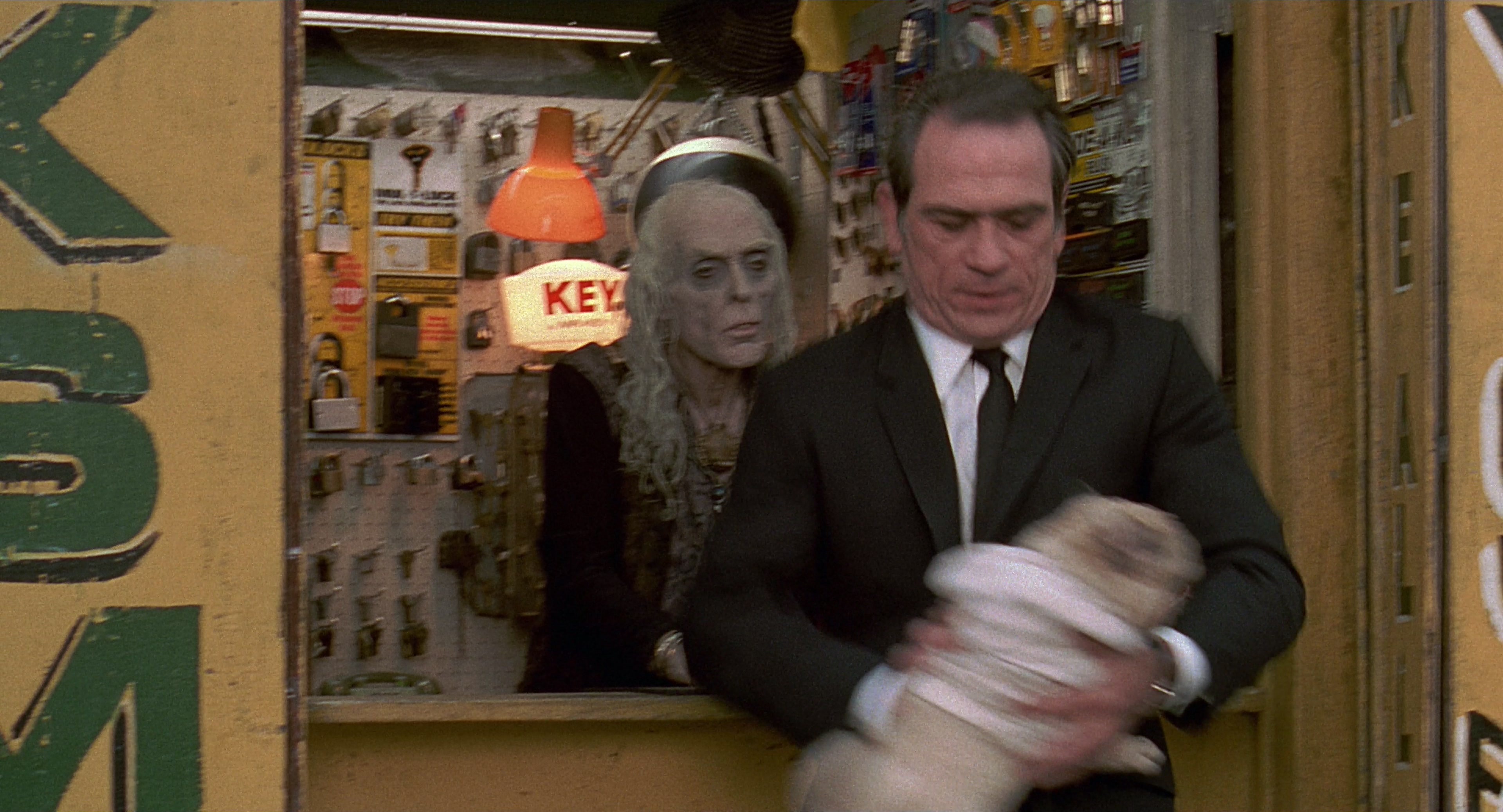 Men in Black (1997), wide, 1.85:1 — film still