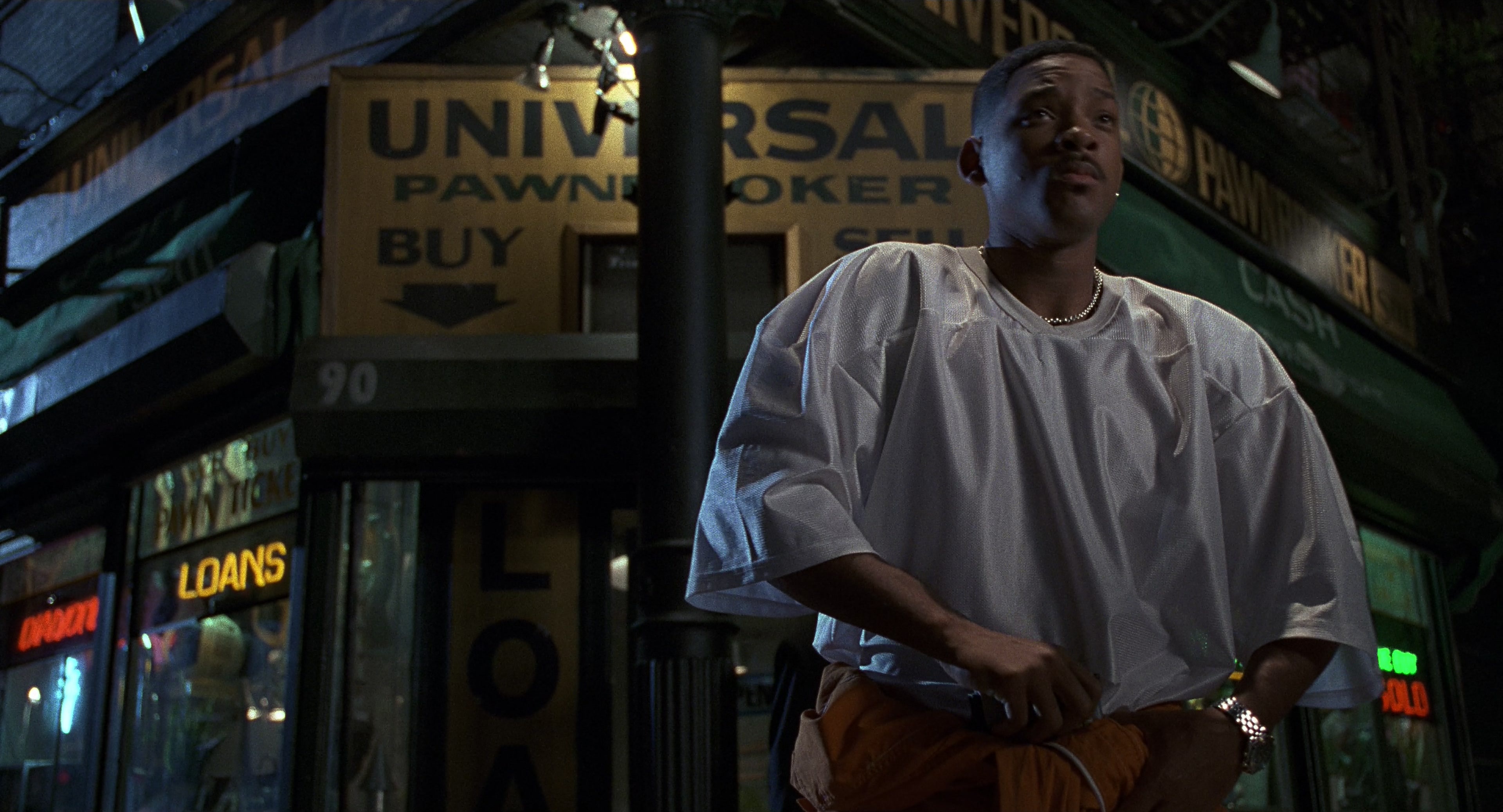 Men in Black (1997), wide, 1.85:1 — film still