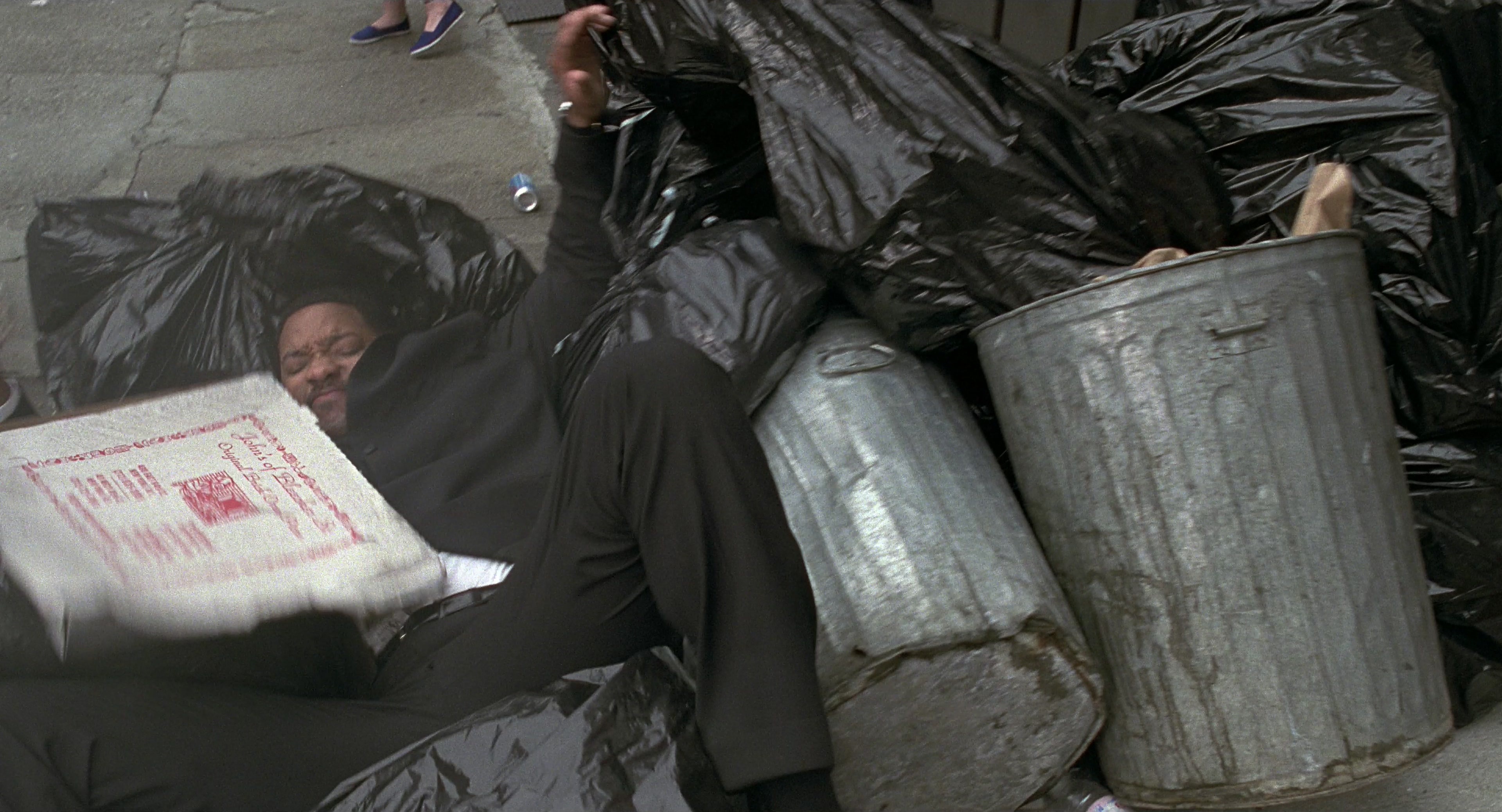 Men in Black (1997), wide, 1.85:1 — film still