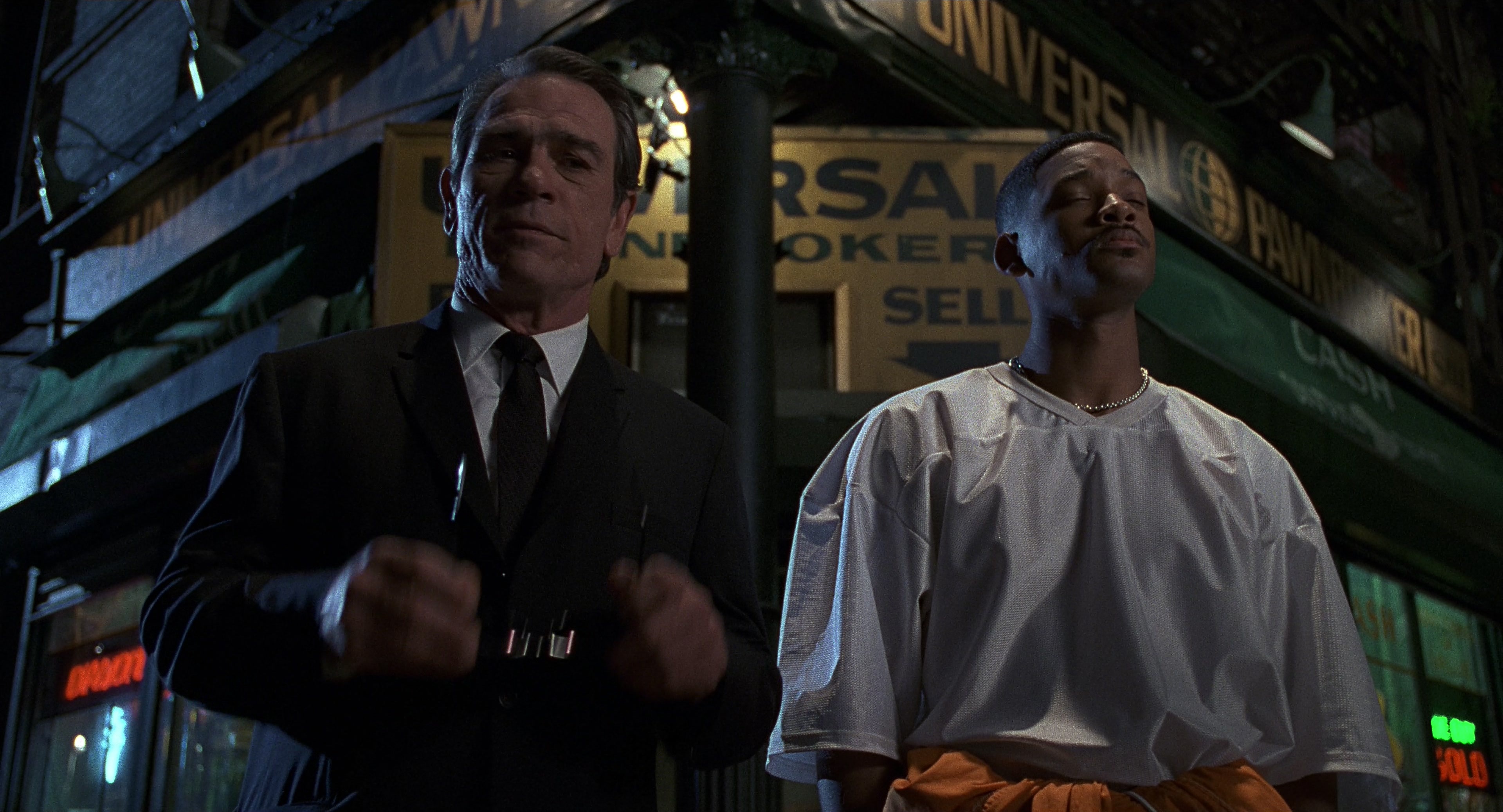 Men in Black (1997), wide, 1.85:1 — film still
