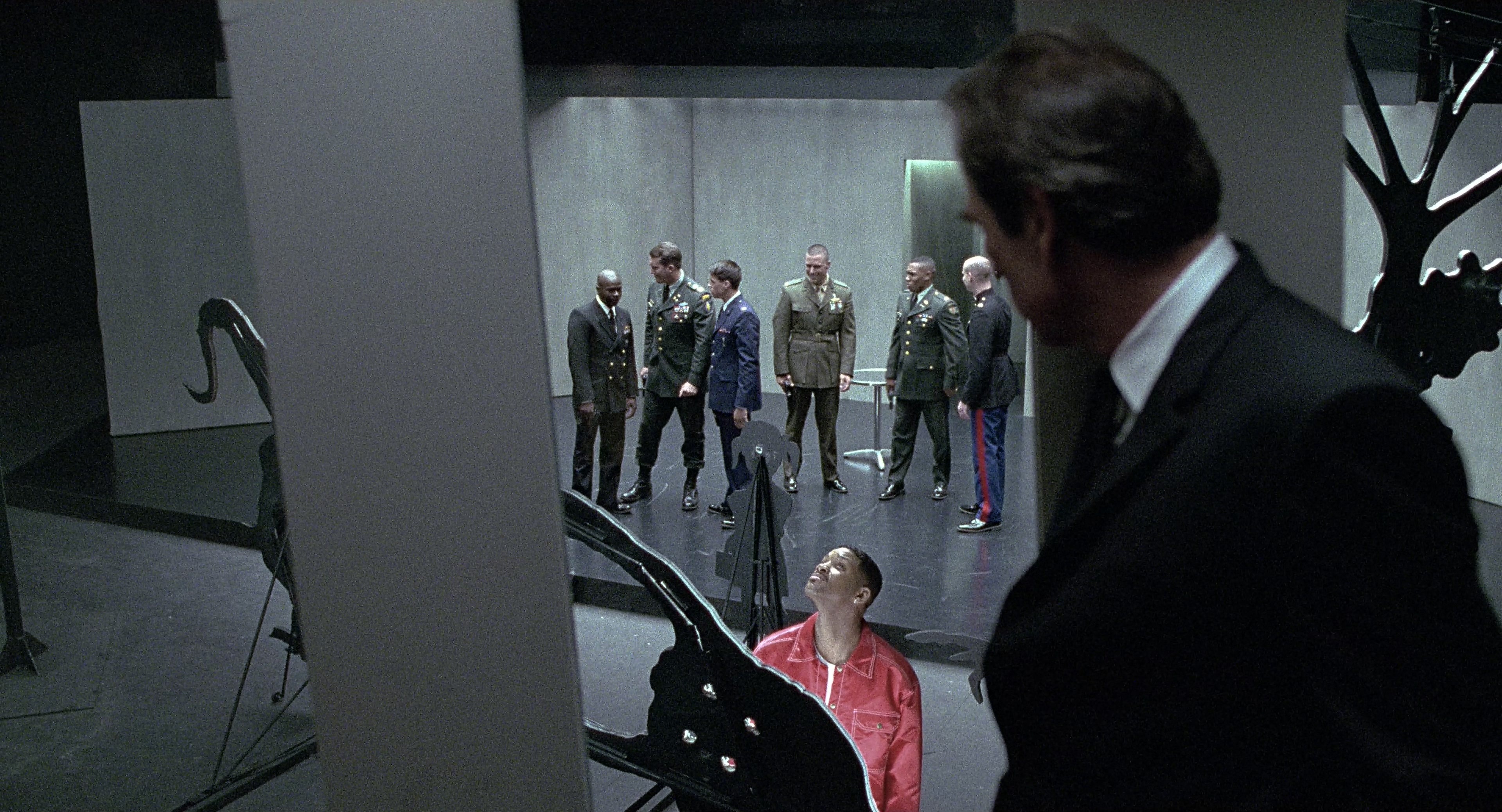 Men in Black (1997), wide, 1.85:1 — film still