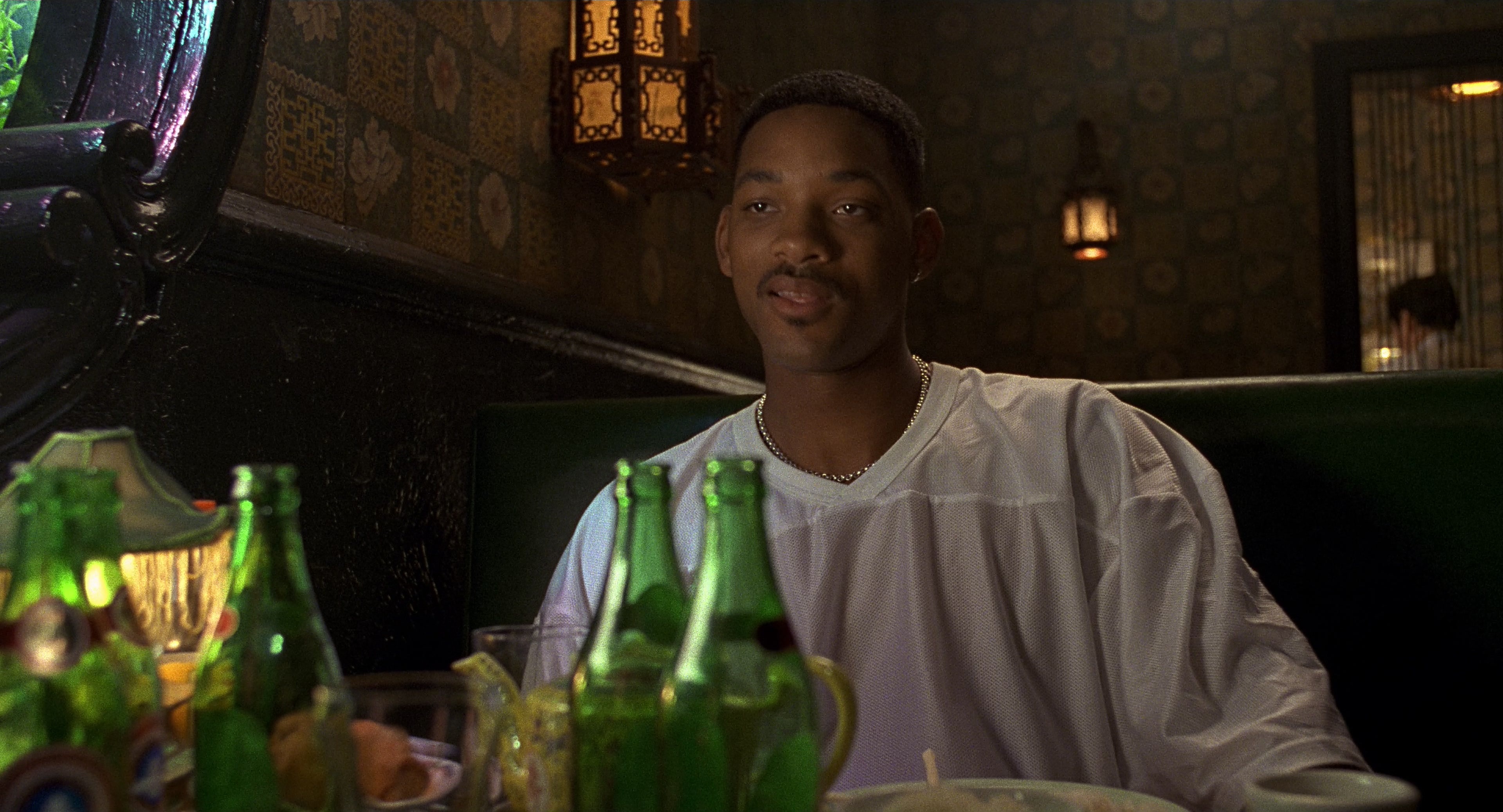 Men in Black (1997), wide, 1.85:1 — film still