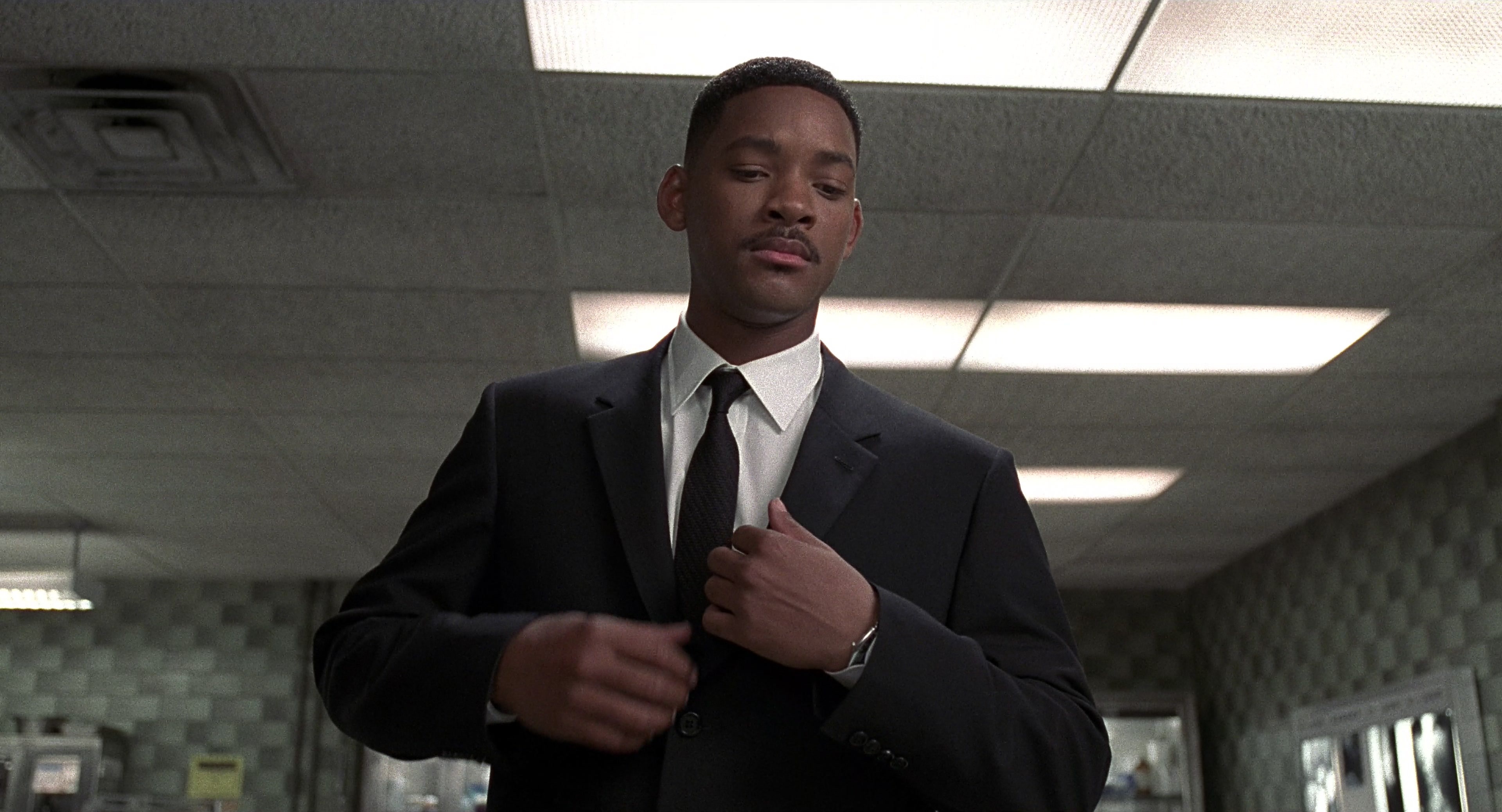 Men in Black (1997), wide, 1.85:1 — film still