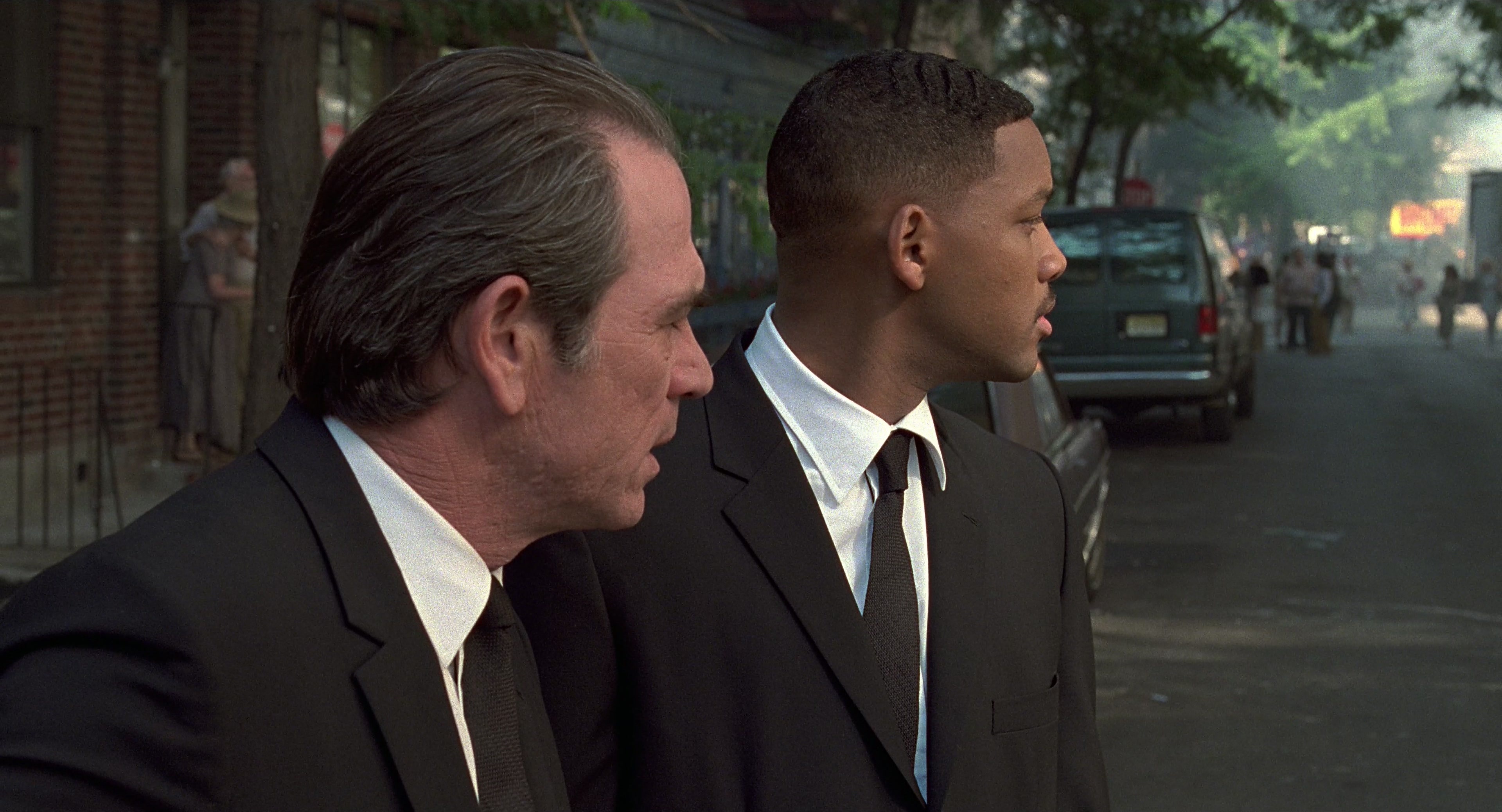 Men in Black (1997), wide, 1.85:1 — film still