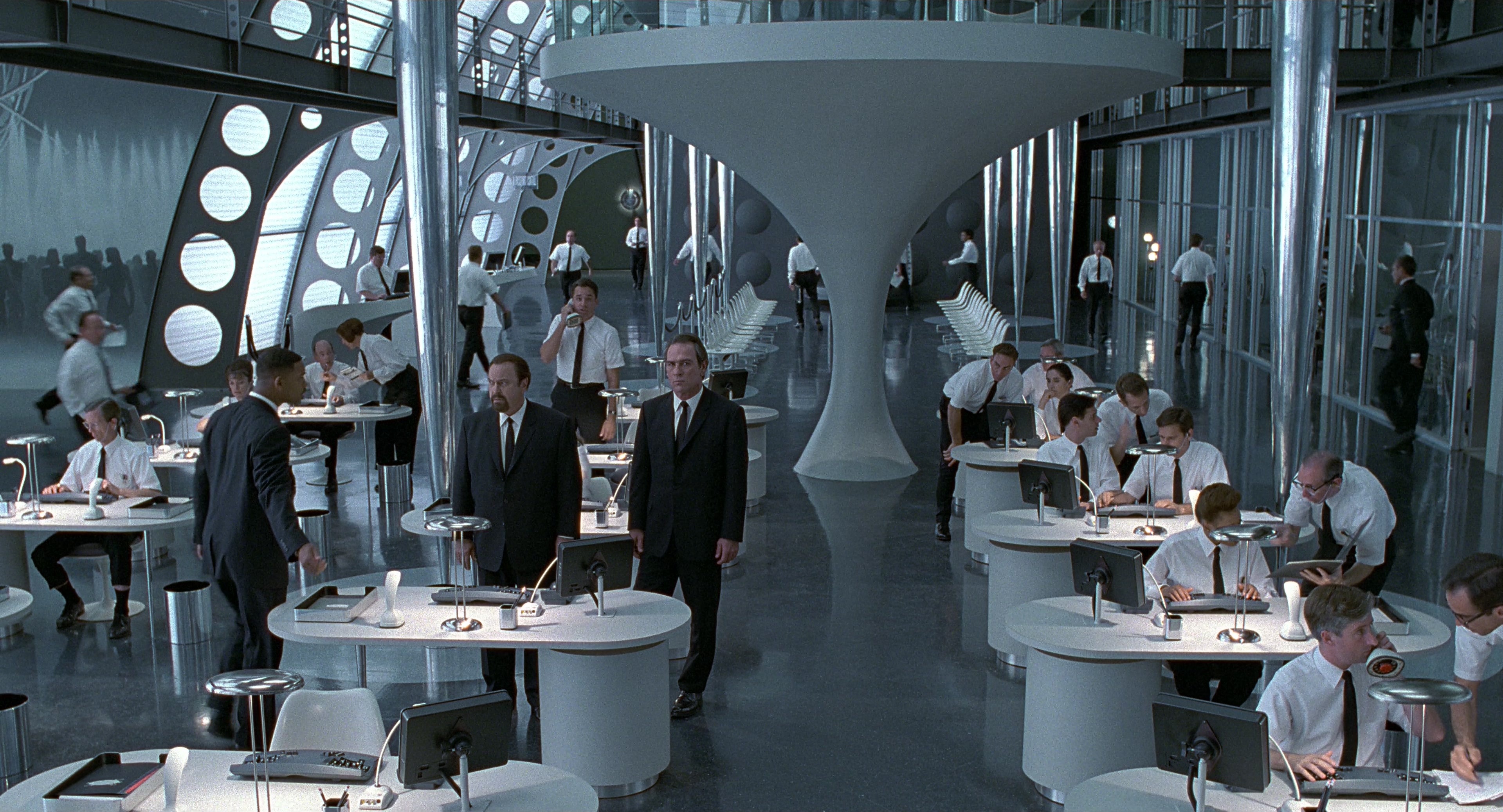 Men in Black (1997), wide, 1.85:1 — film still