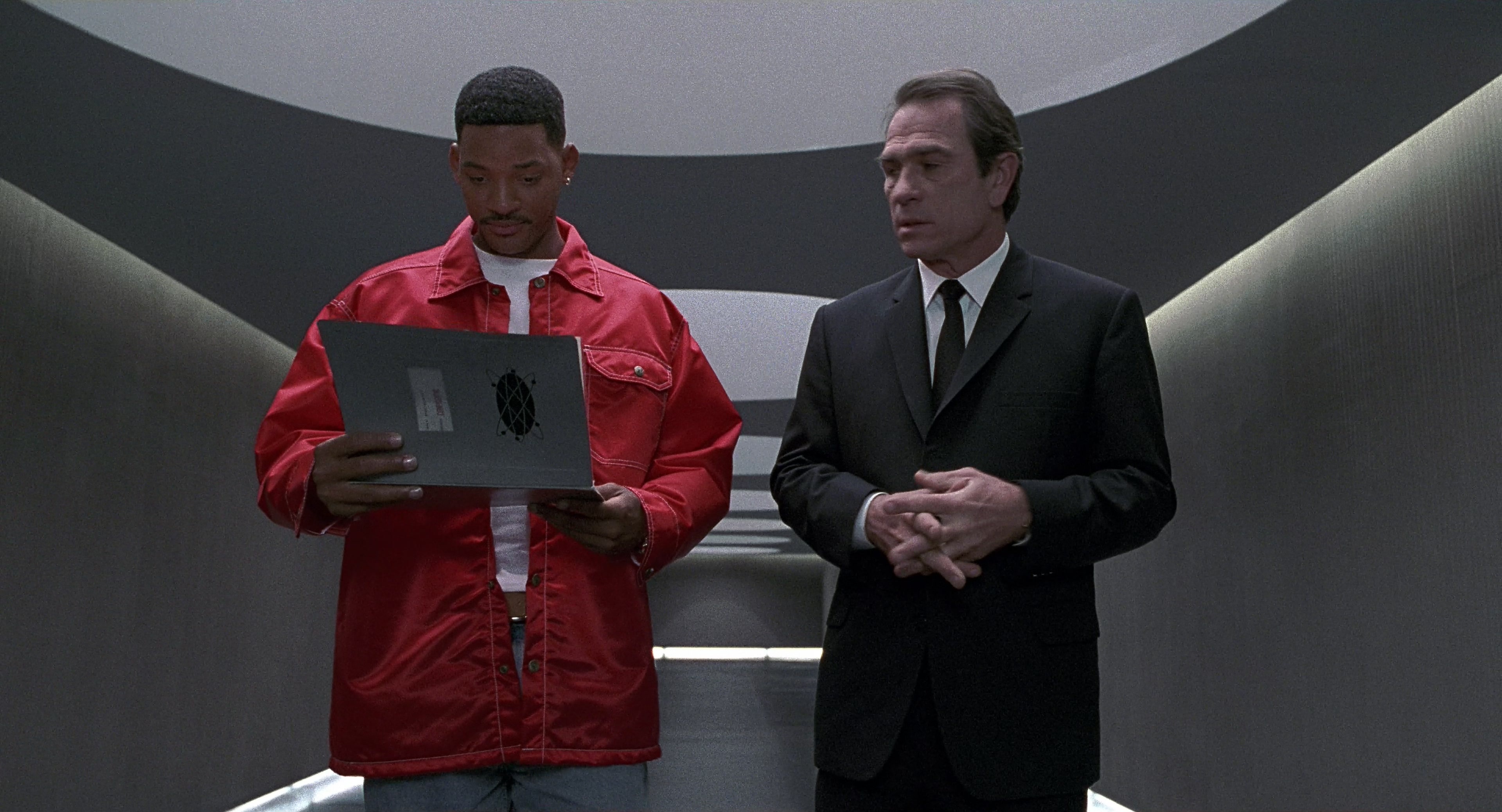 Men in Black (1997), wide, 1.85:1 — film still