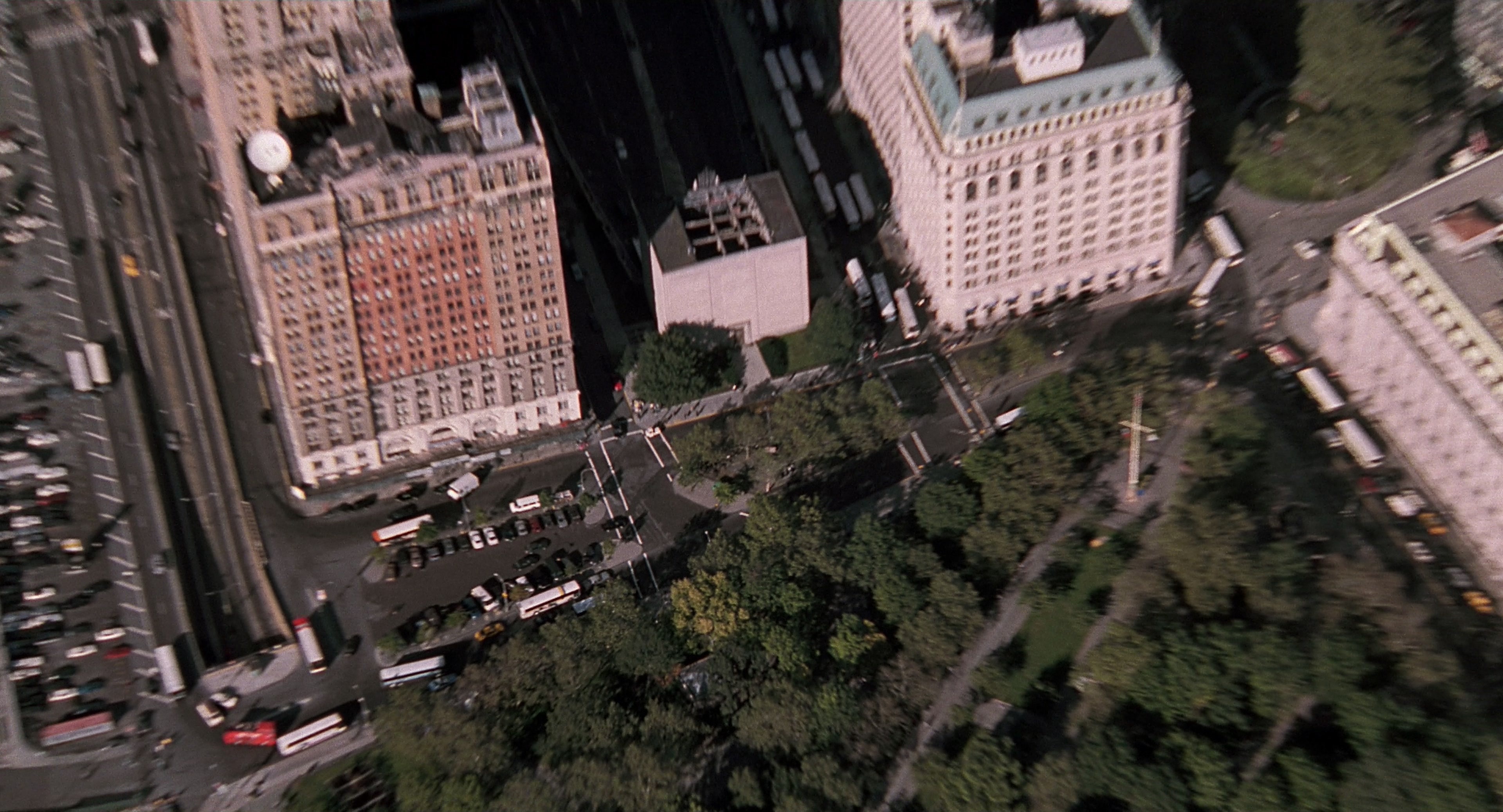 Men in Black (1997), wide, 1.85:1 — film still