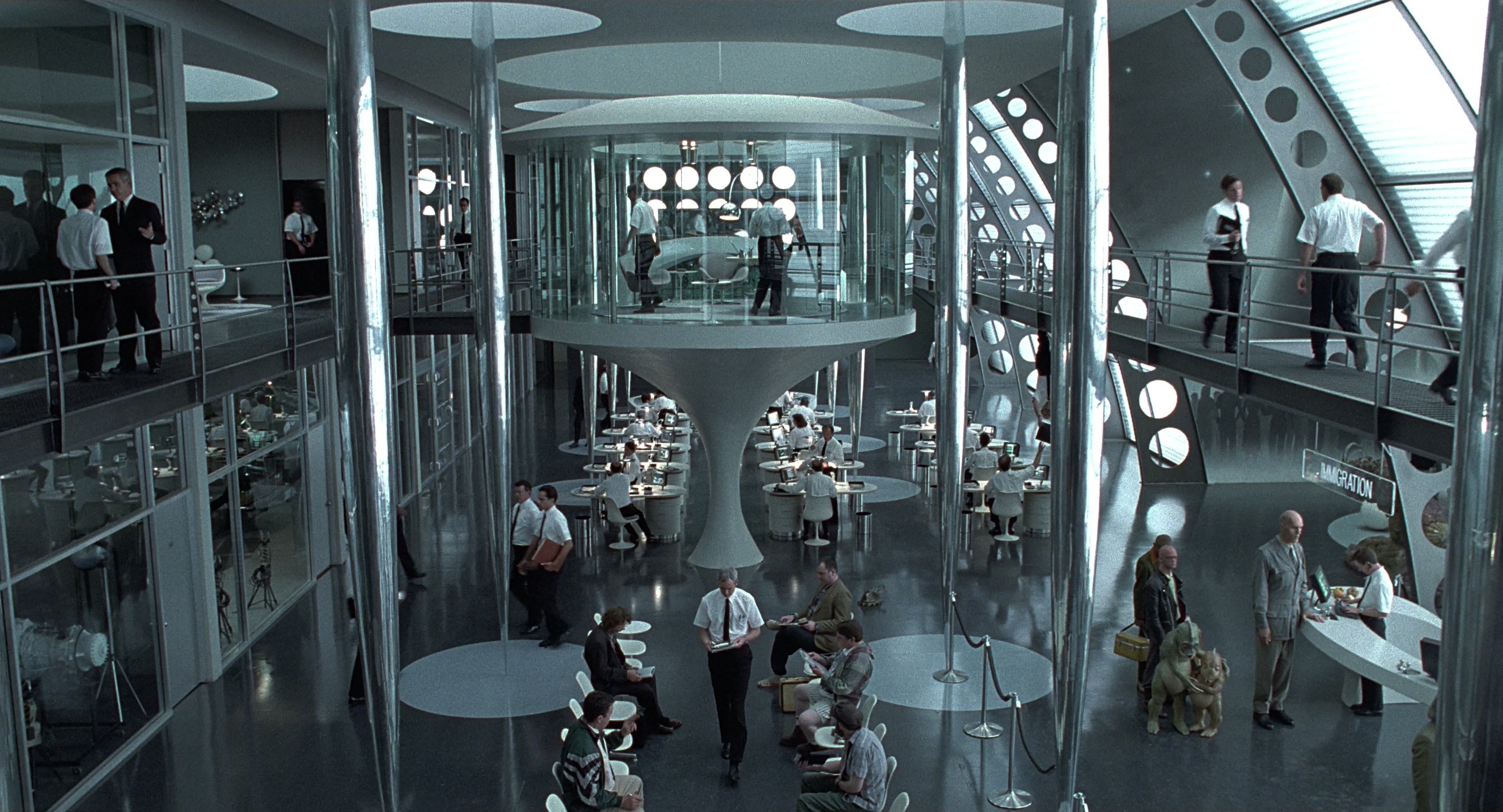 Men in Black (1997), wide, 1.85:1 — film still
