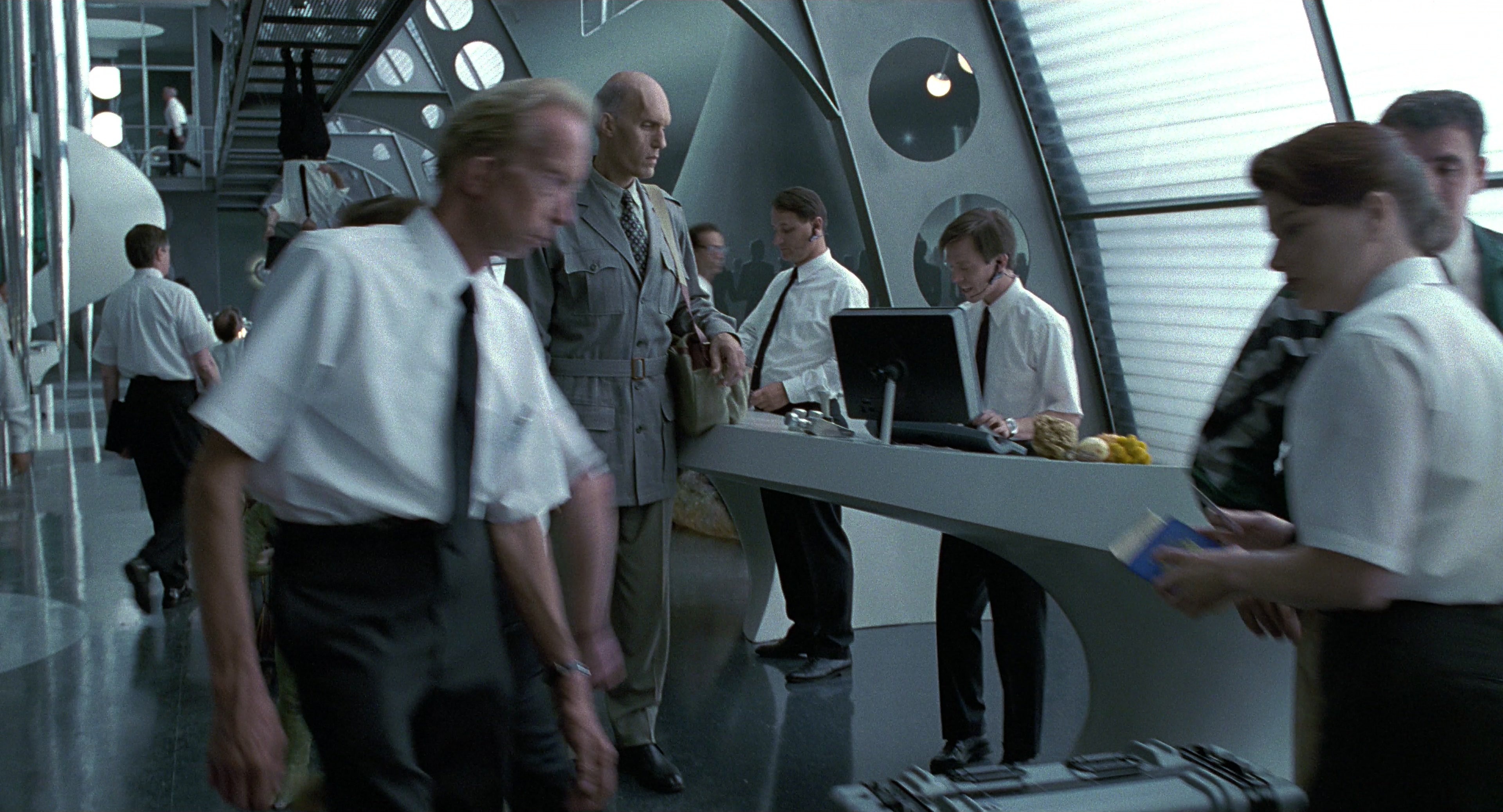 Men in Black (1997), wide, 1.85:1 — film still