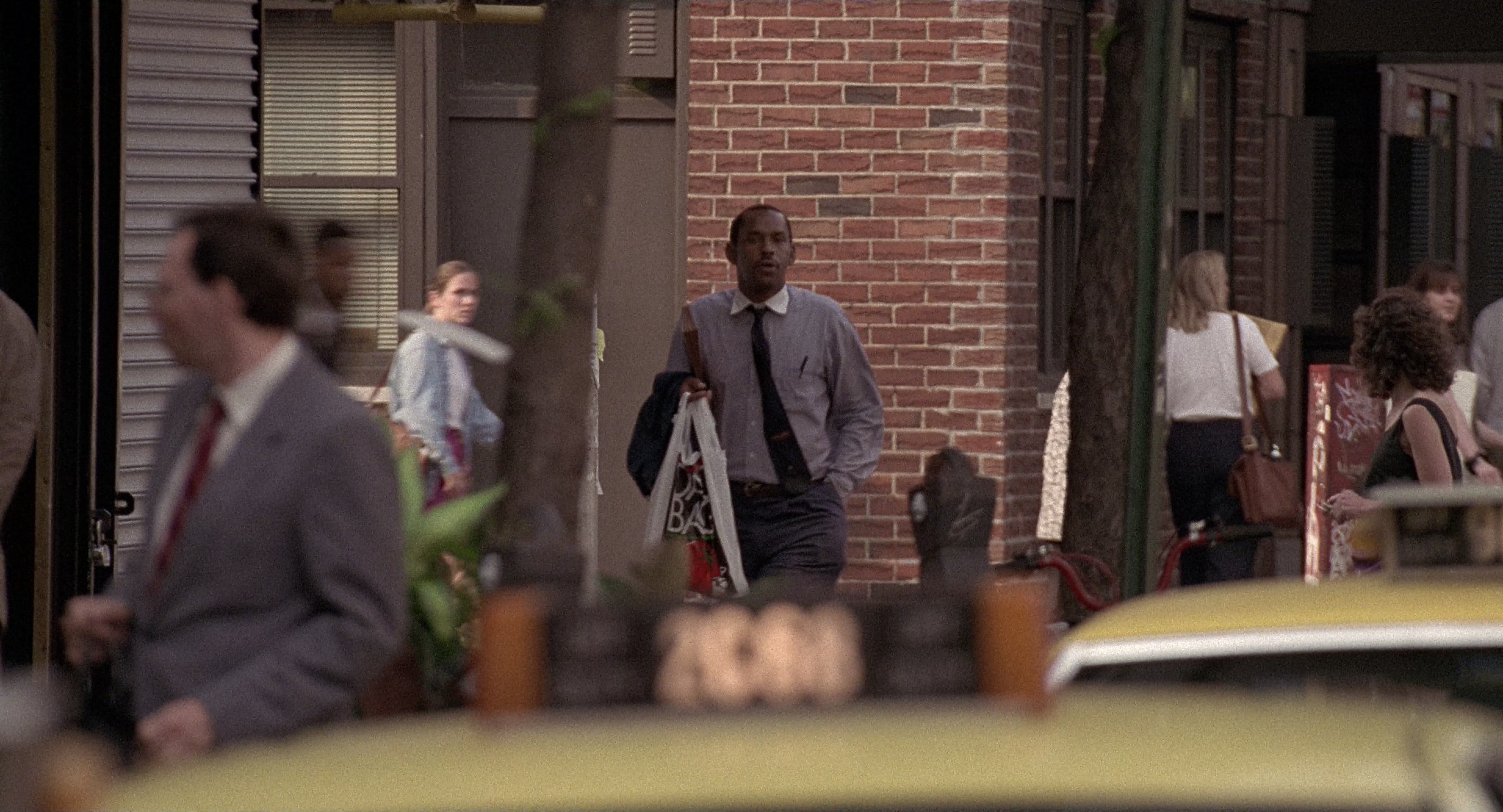 Men in Black (1997), wide, 1.85:1 — film still