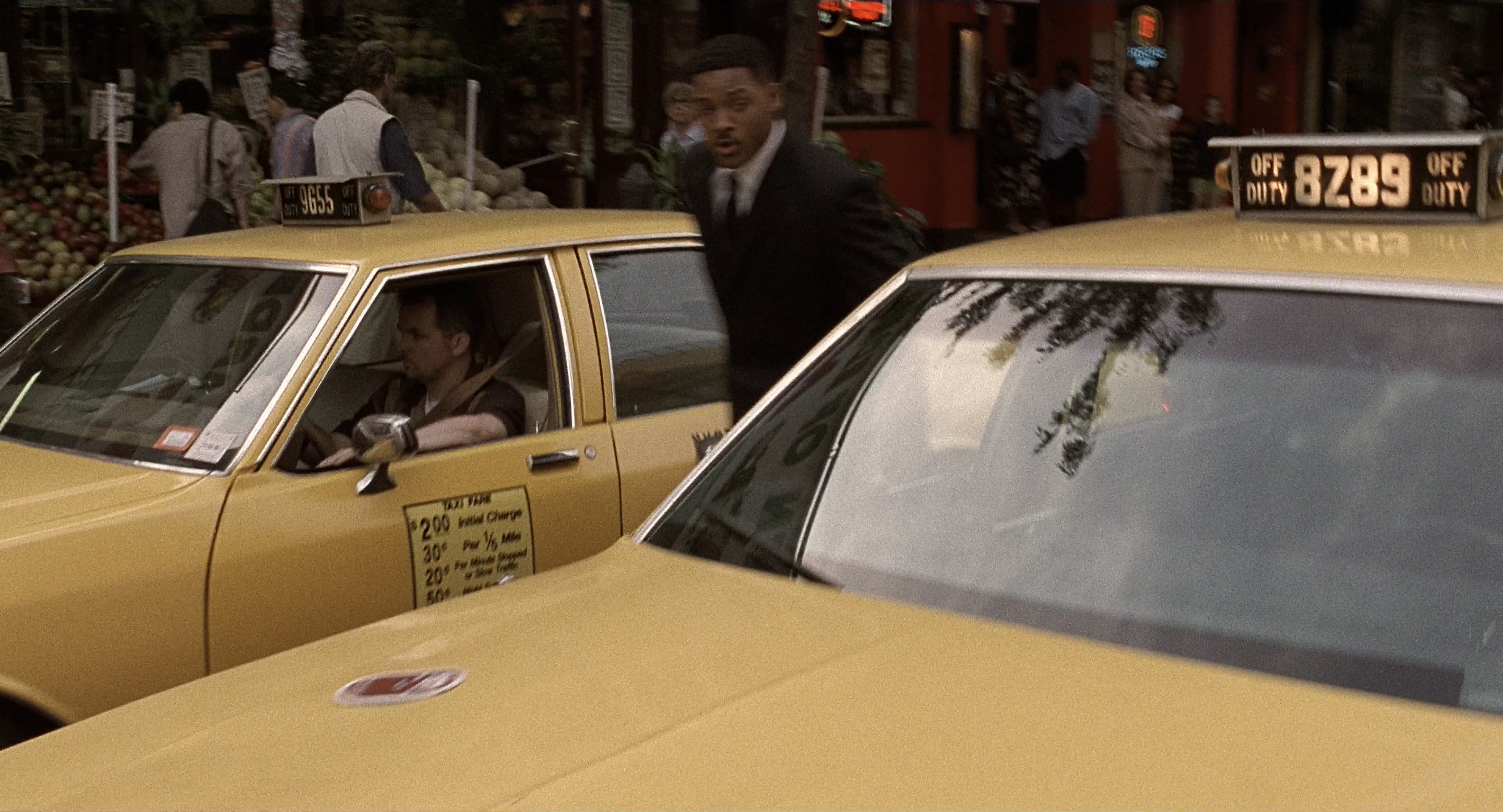 Men in Black (1997), wide, 1.85:1 — film still
