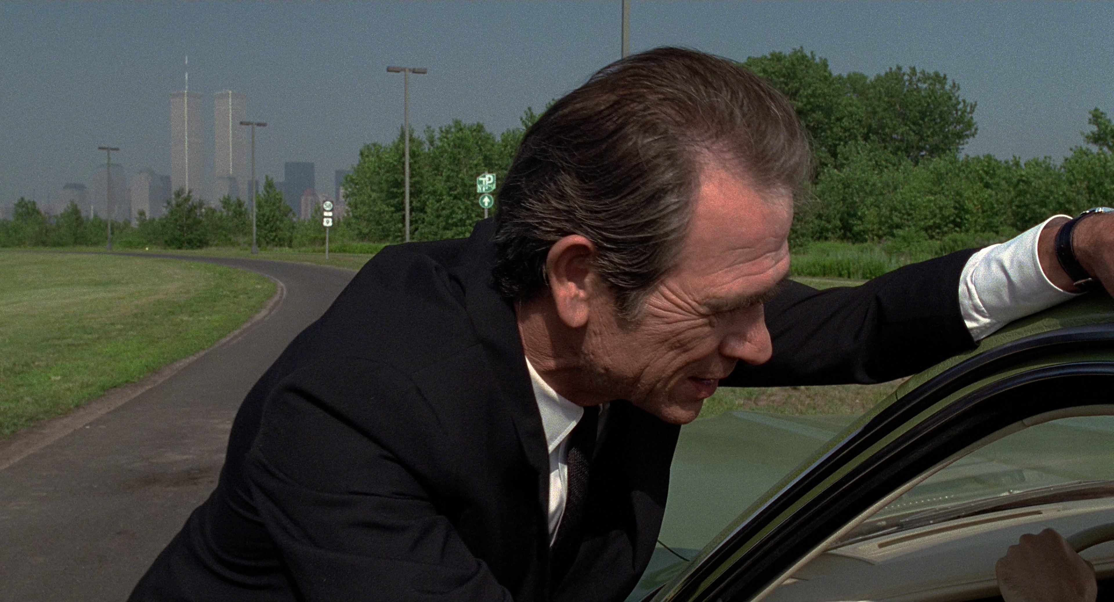 Men in Black (1997), wide, 1.85:1 — film still