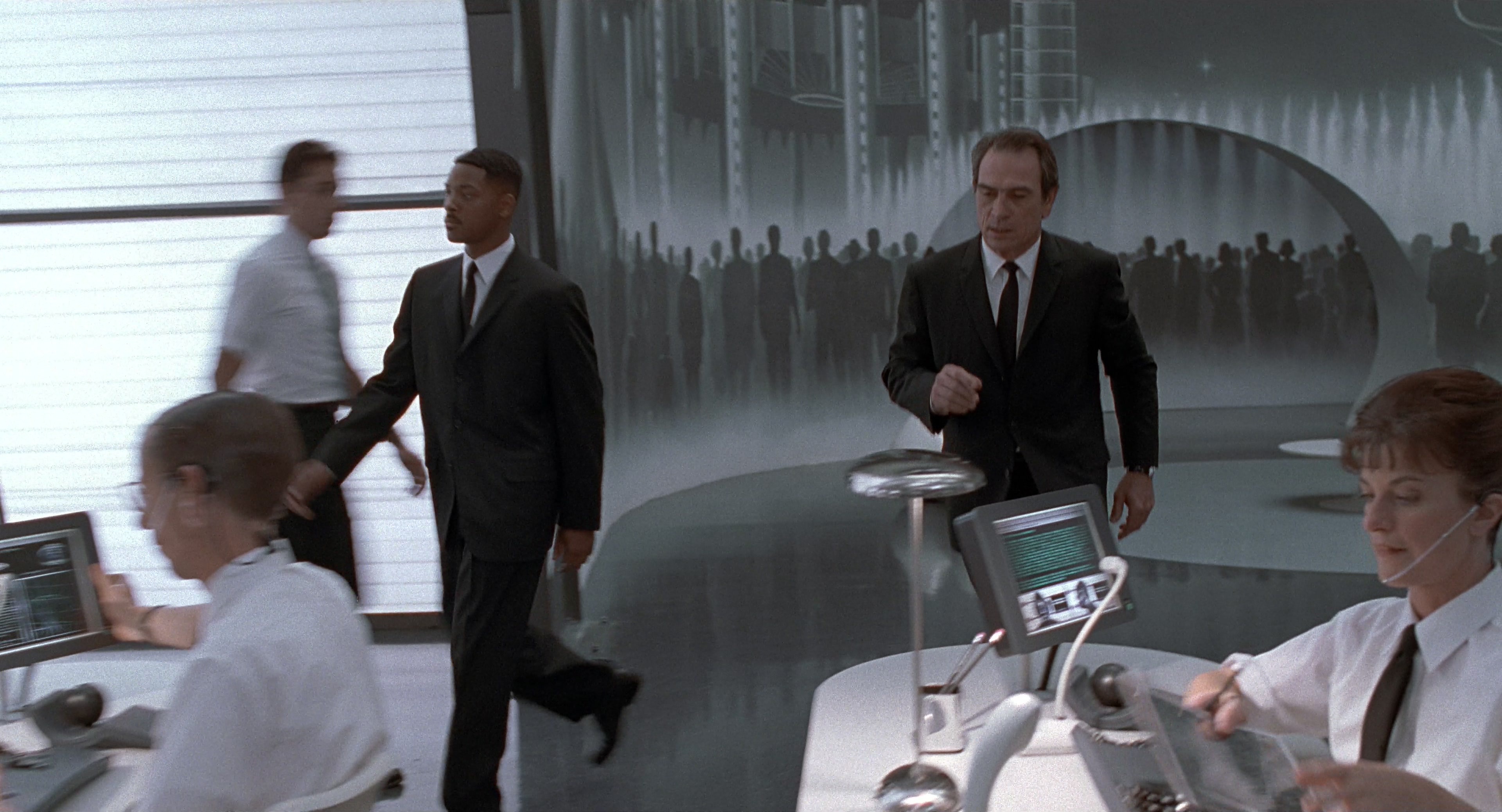 Men in Black (1997), wide, 1.85:1 — film still