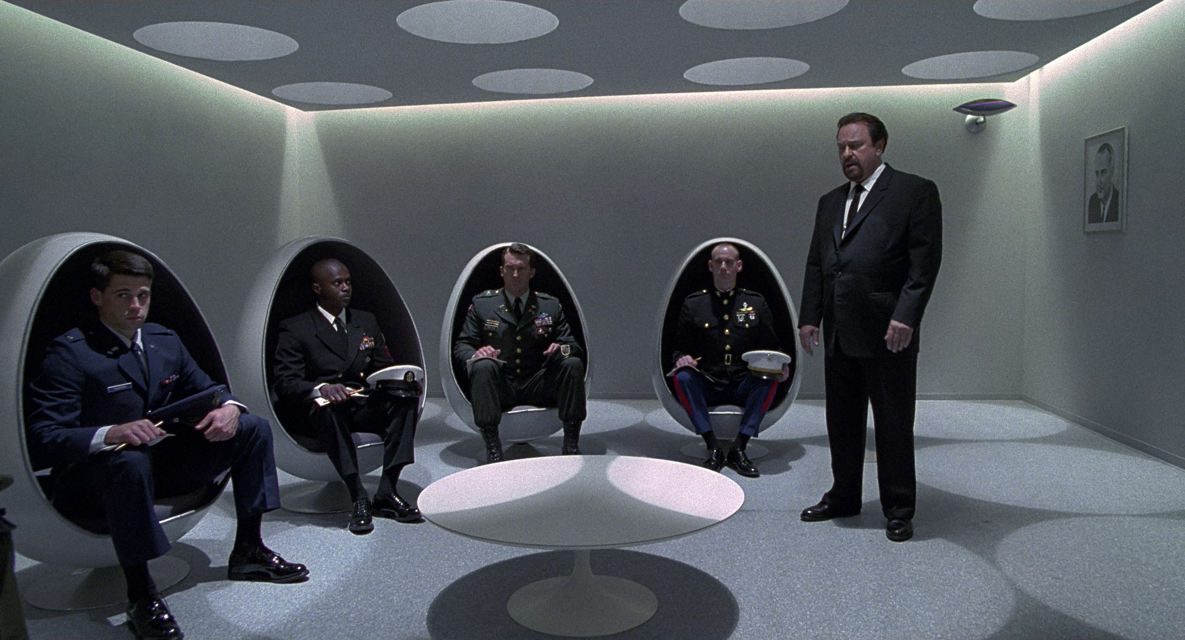 Men in Black (1997), wide, 1.85:1 — film still