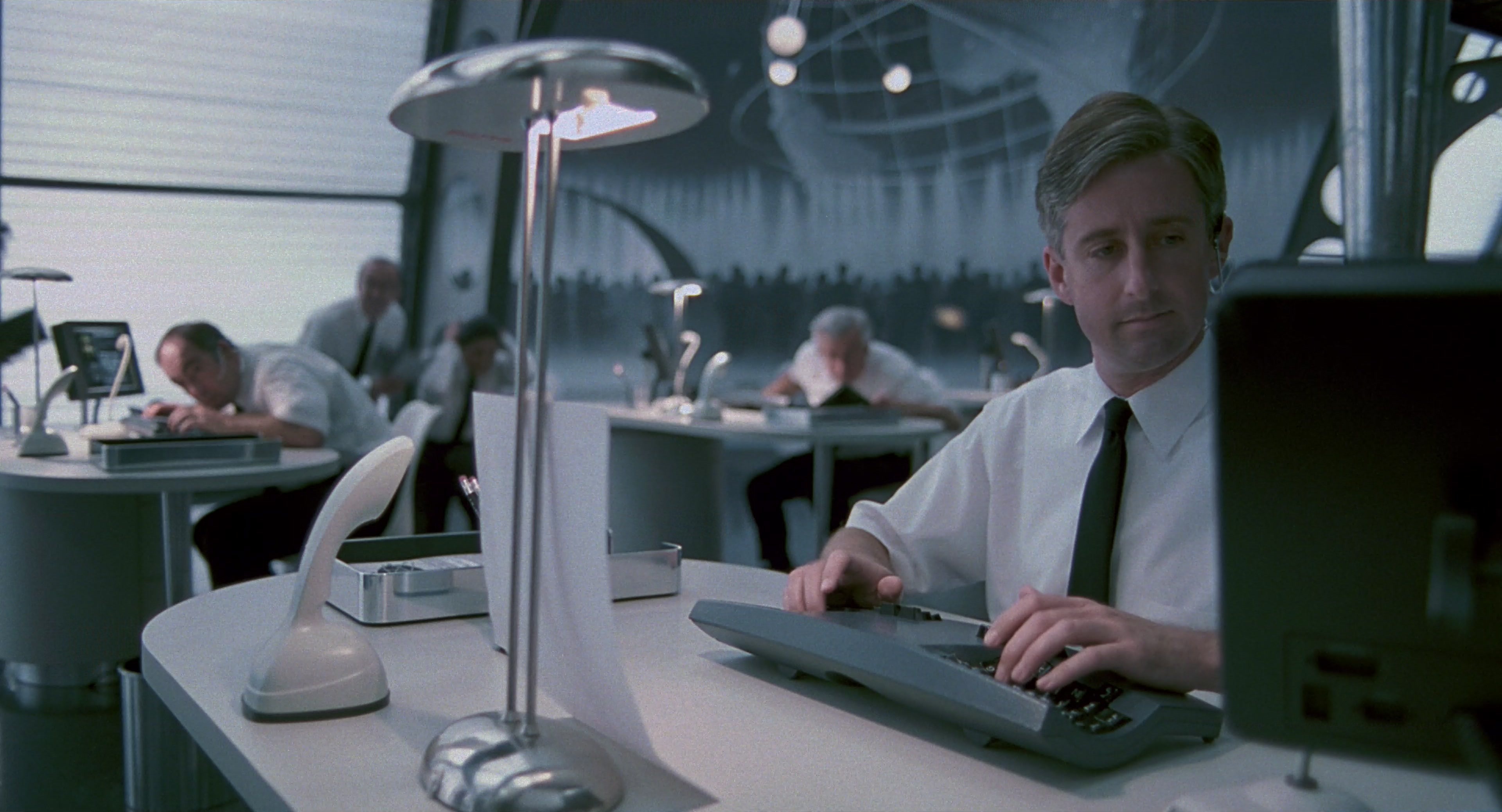 Men in Black (1997), wide, 1.85:1 — film still