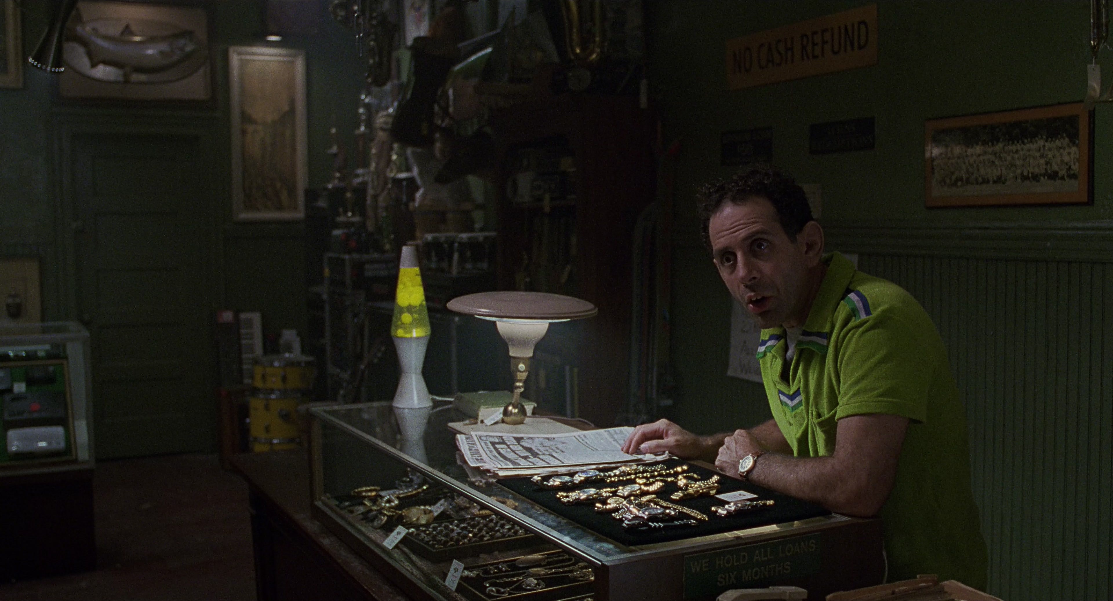 Men in Black (1997), wide, 1.85:1 — film still