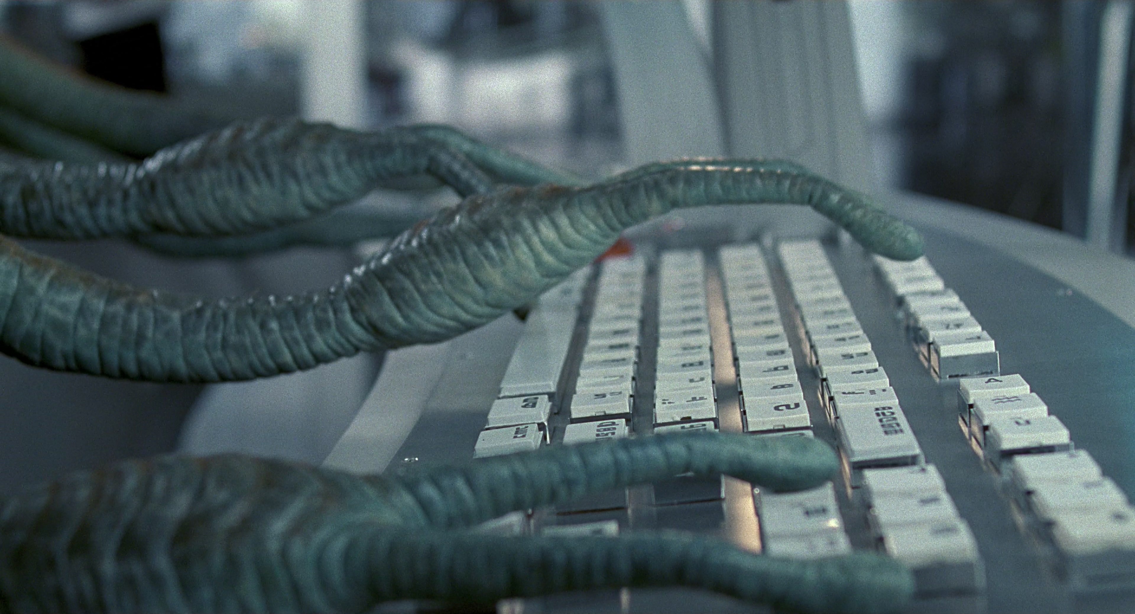 Men in Black (1997), wide, 1.85:1 — film still