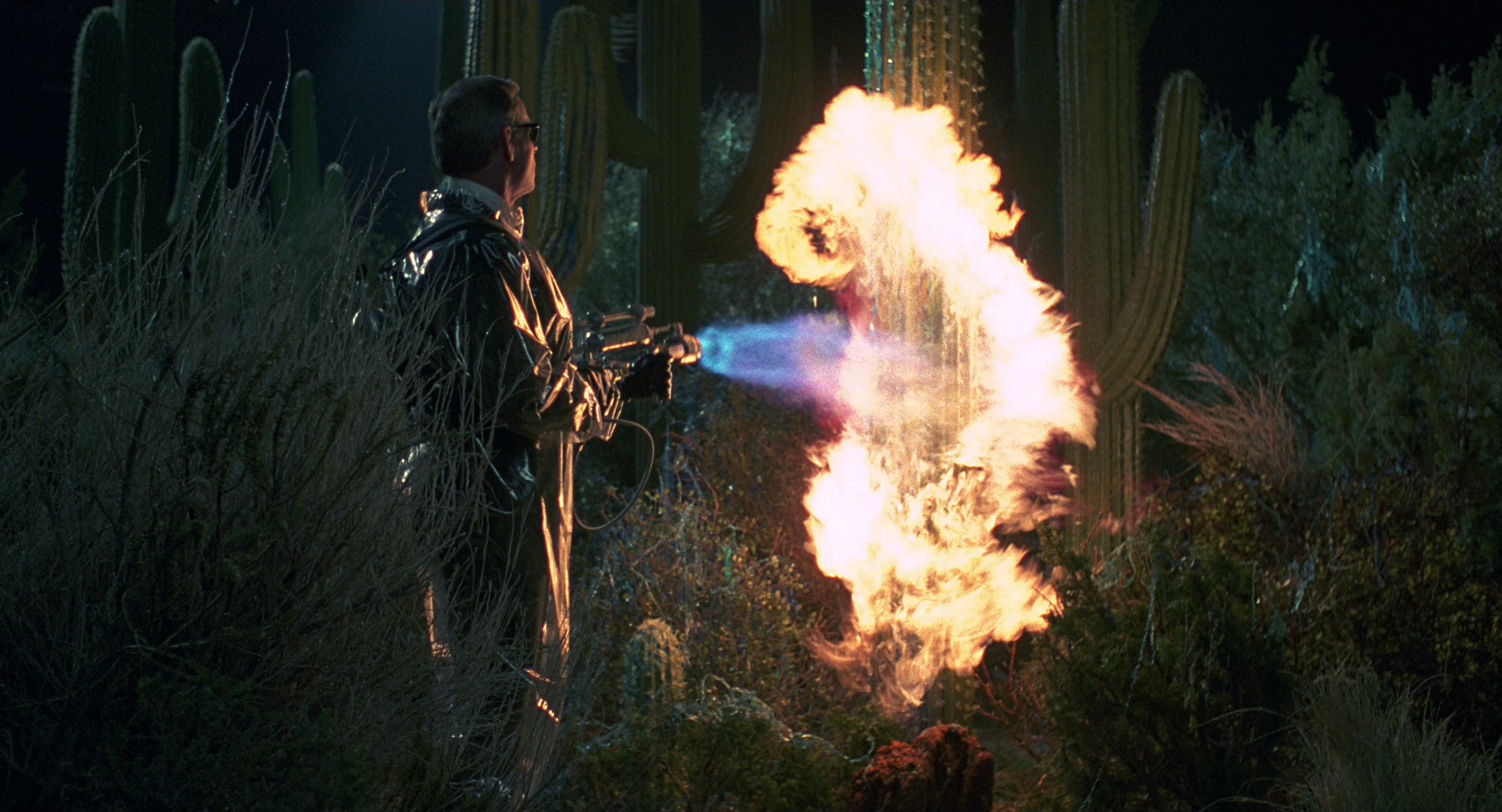 Men in Black (1997), wide, 1.85:1 — film still