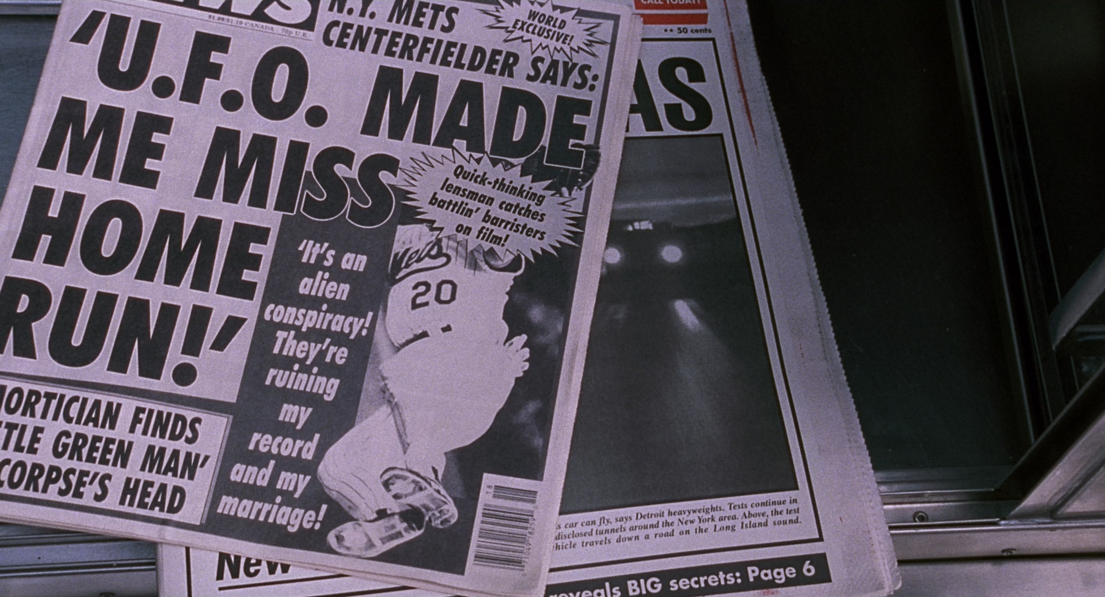 Men in Black (1997), wide, 1.85:1 — film still