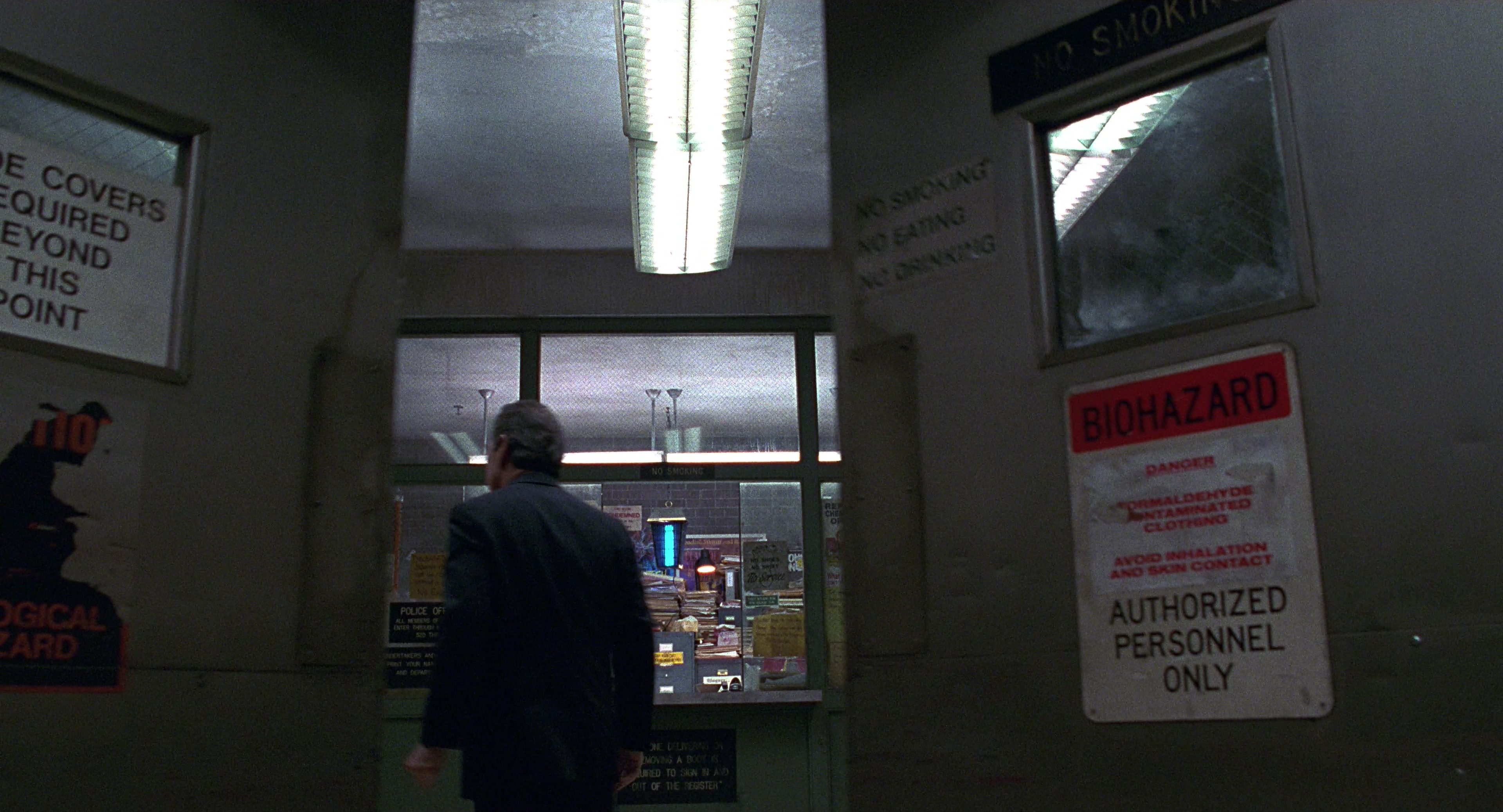 Men in Black (1997), wide, 1.85:1 — film still