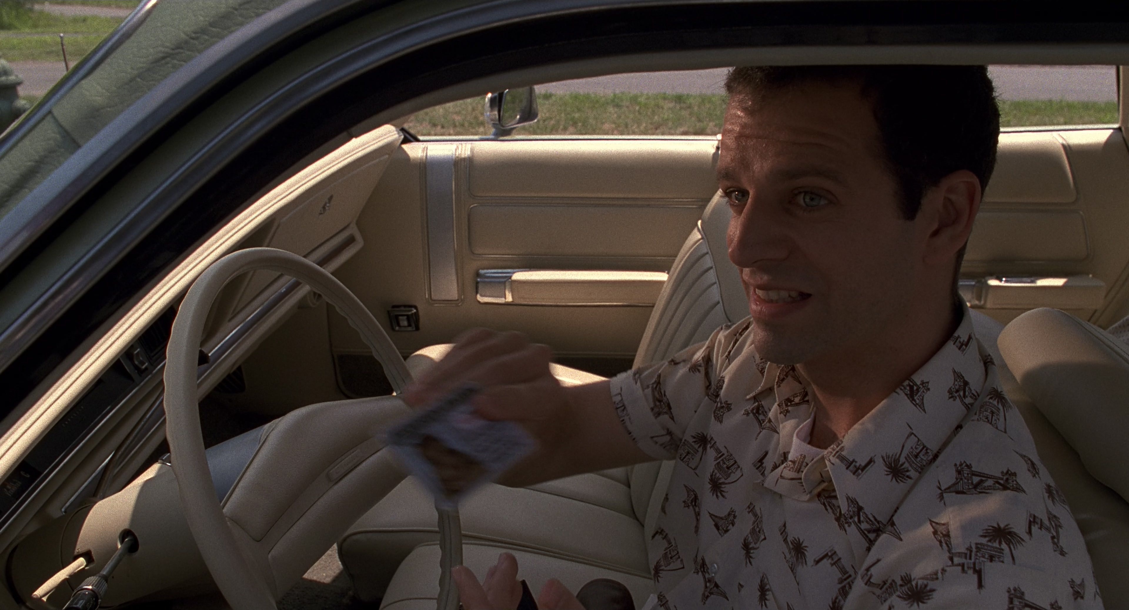 Men in Black (1997), wide, 1.85:1 — film still