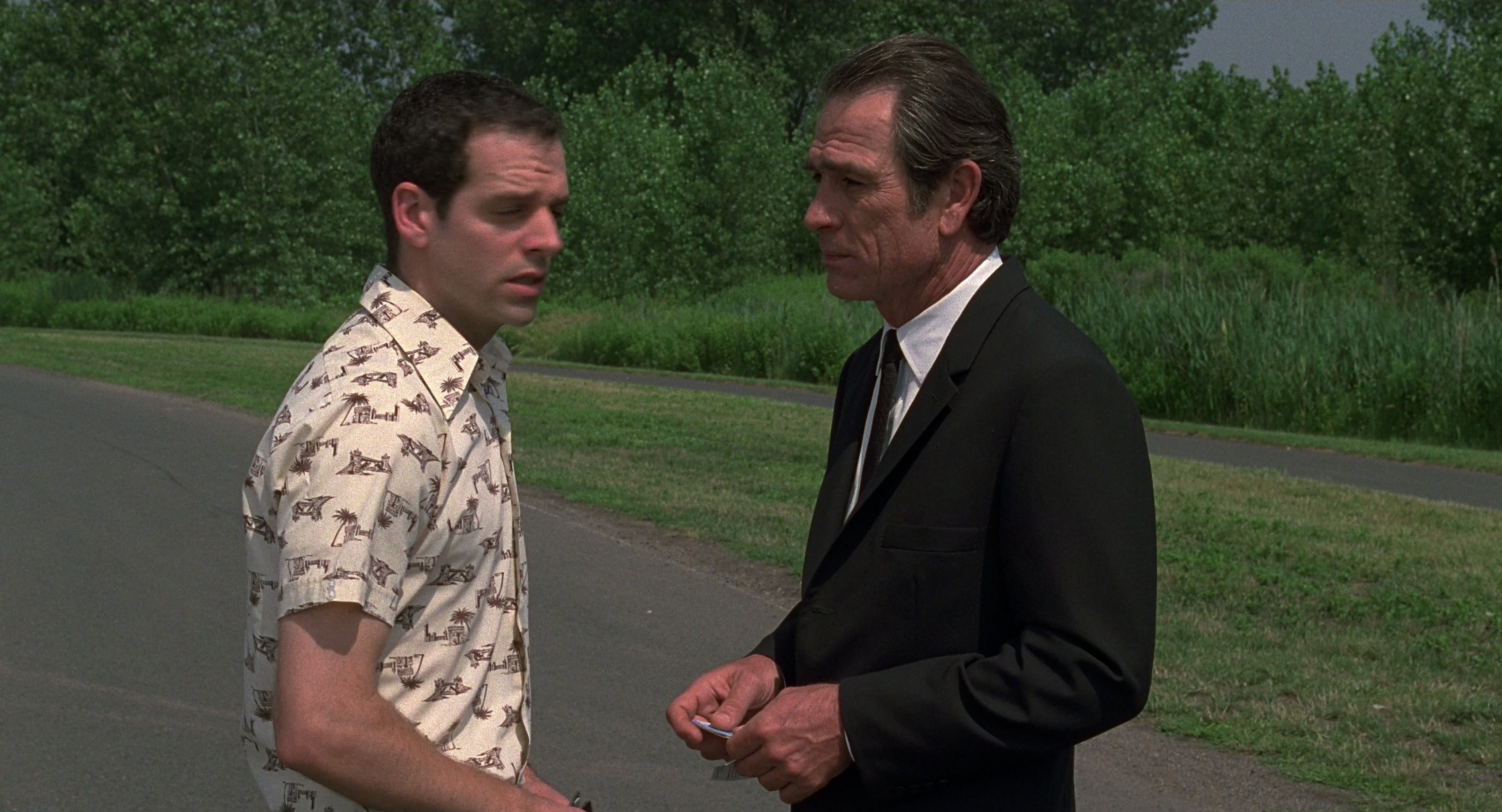 Men in Black (1997), wide, 1.85:1 — film still