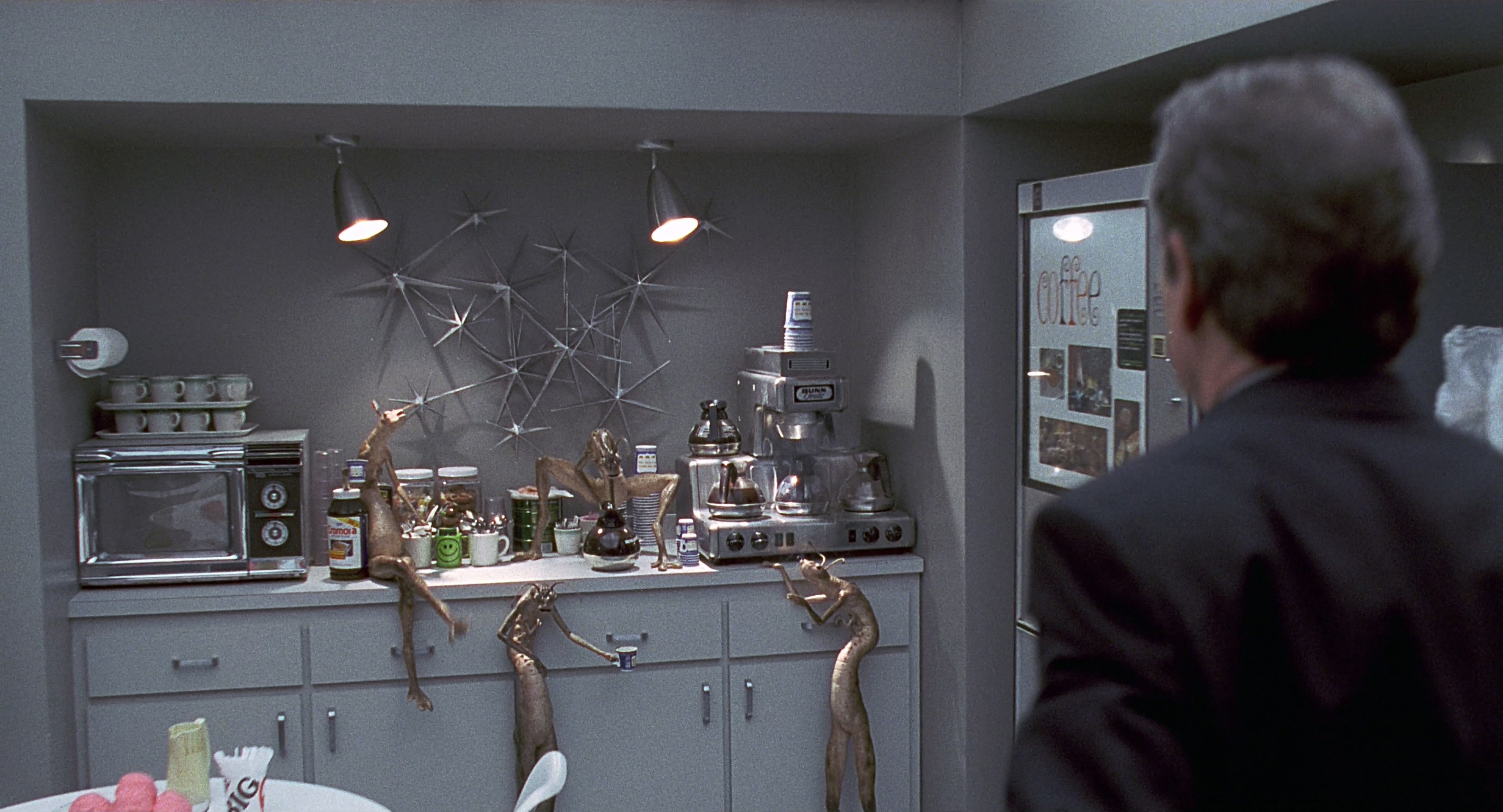 Men in Black (1997), wide, 1.85:1 — film still