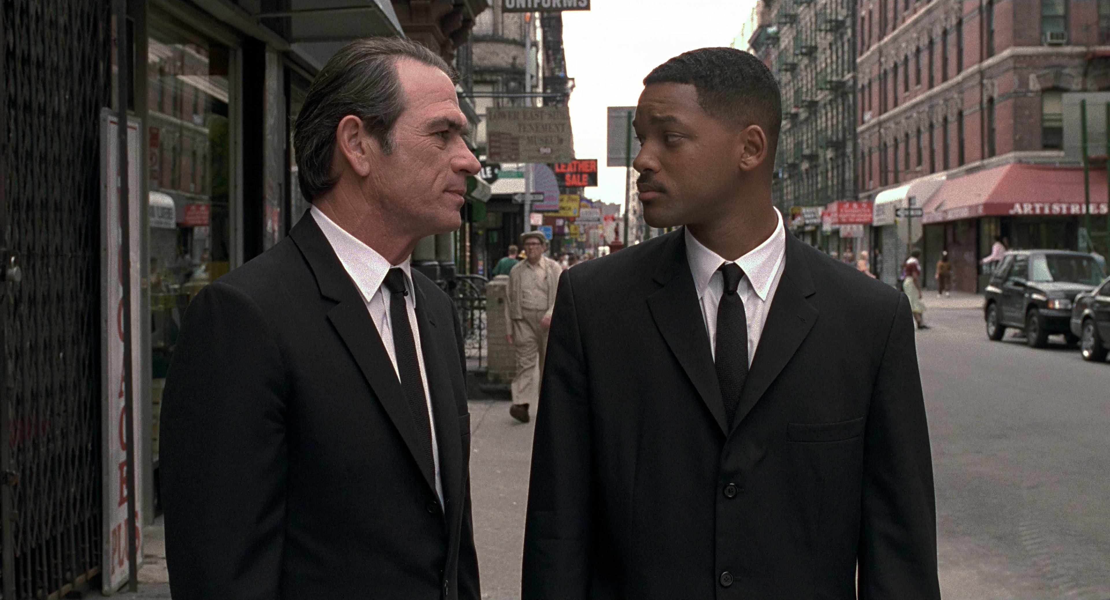Men in Black (1997), wide, 1.85:1 — film still