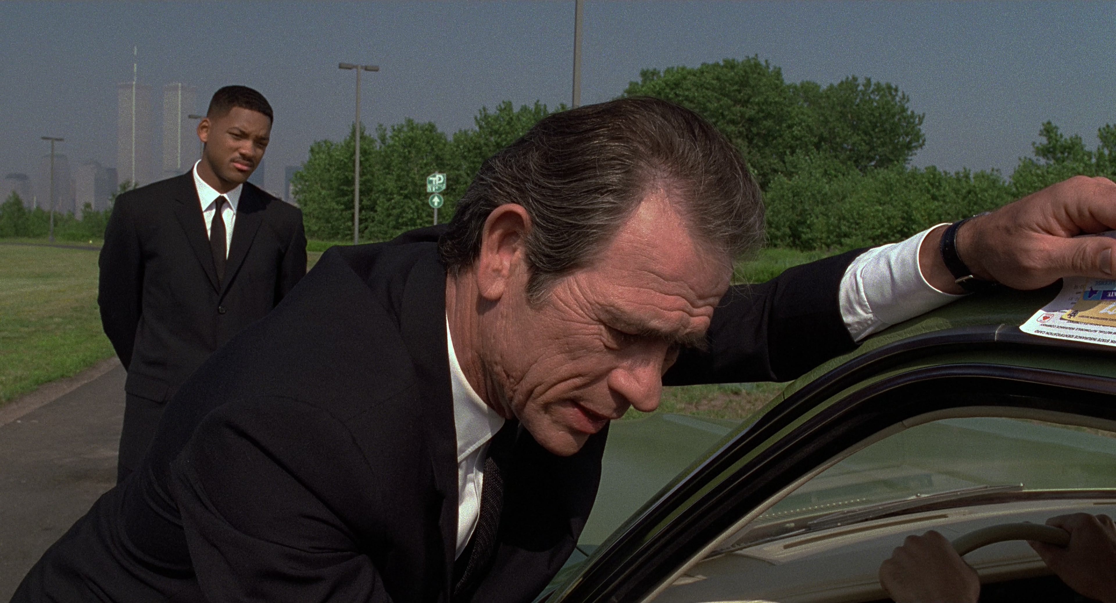 Men in Black (1997), wide, 1.85:1 — film still