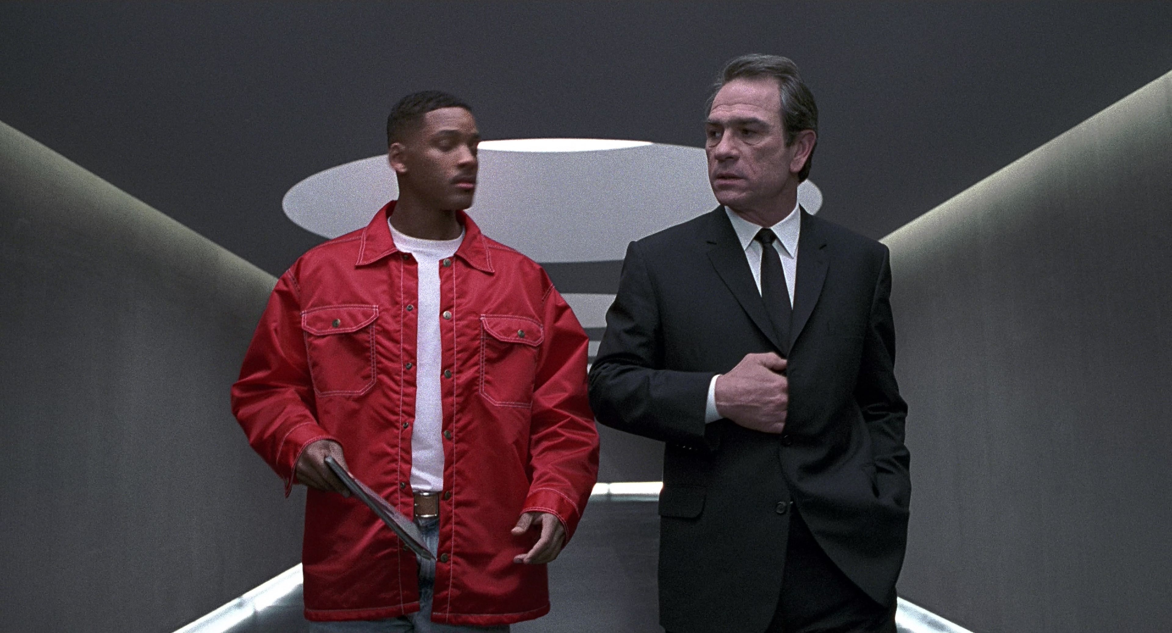 Men in Black (1997), wide, 1.85:1 — film still