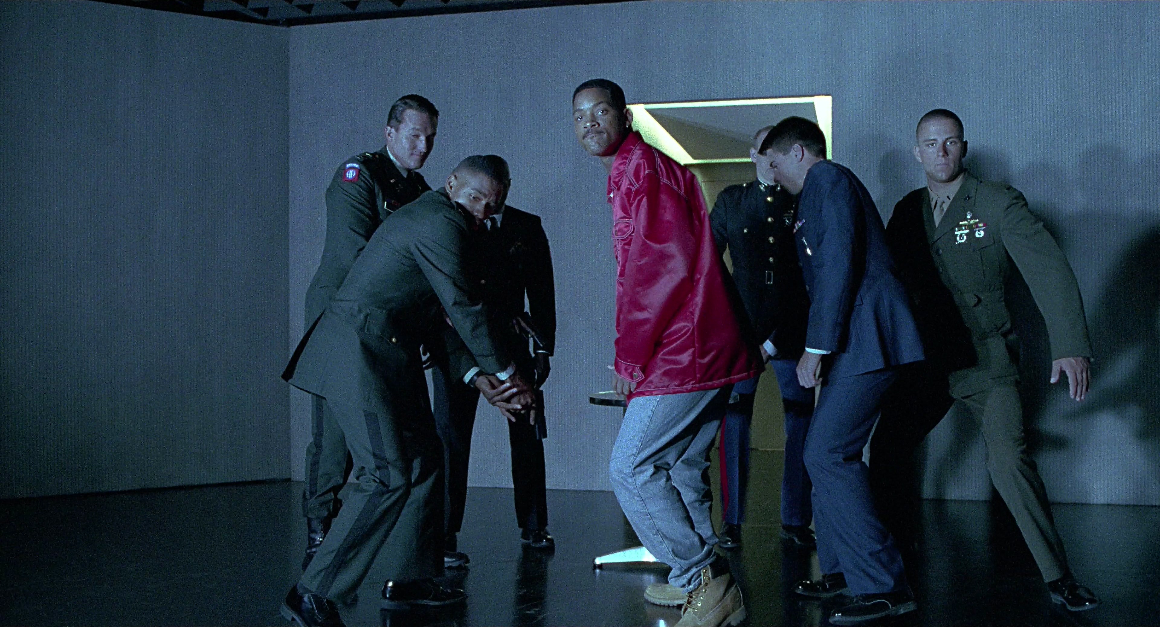 Men in Black (1997), wide, 1.85:1 — film still