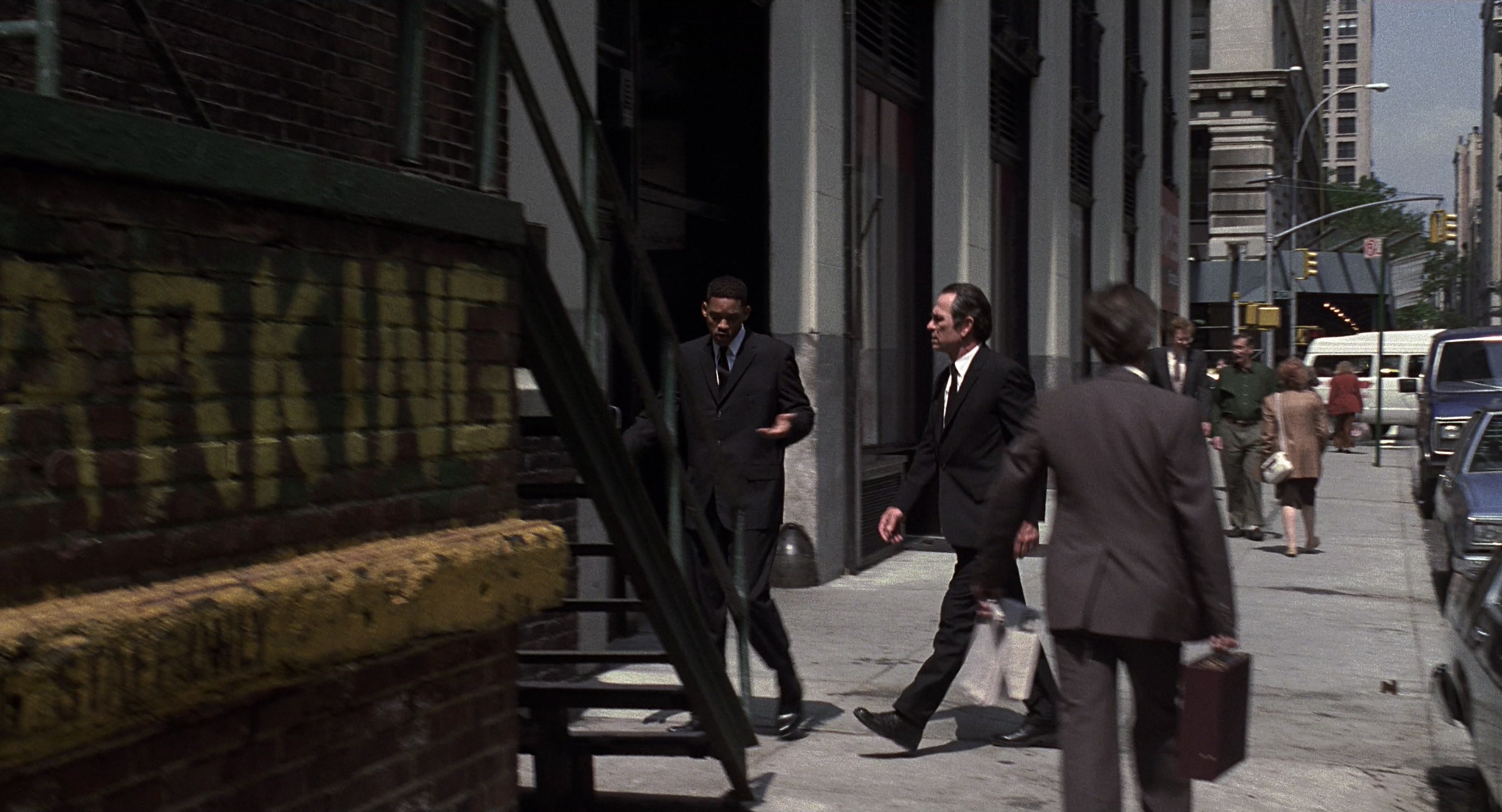Men in Black (1997), wide, 1.85:1 — film still