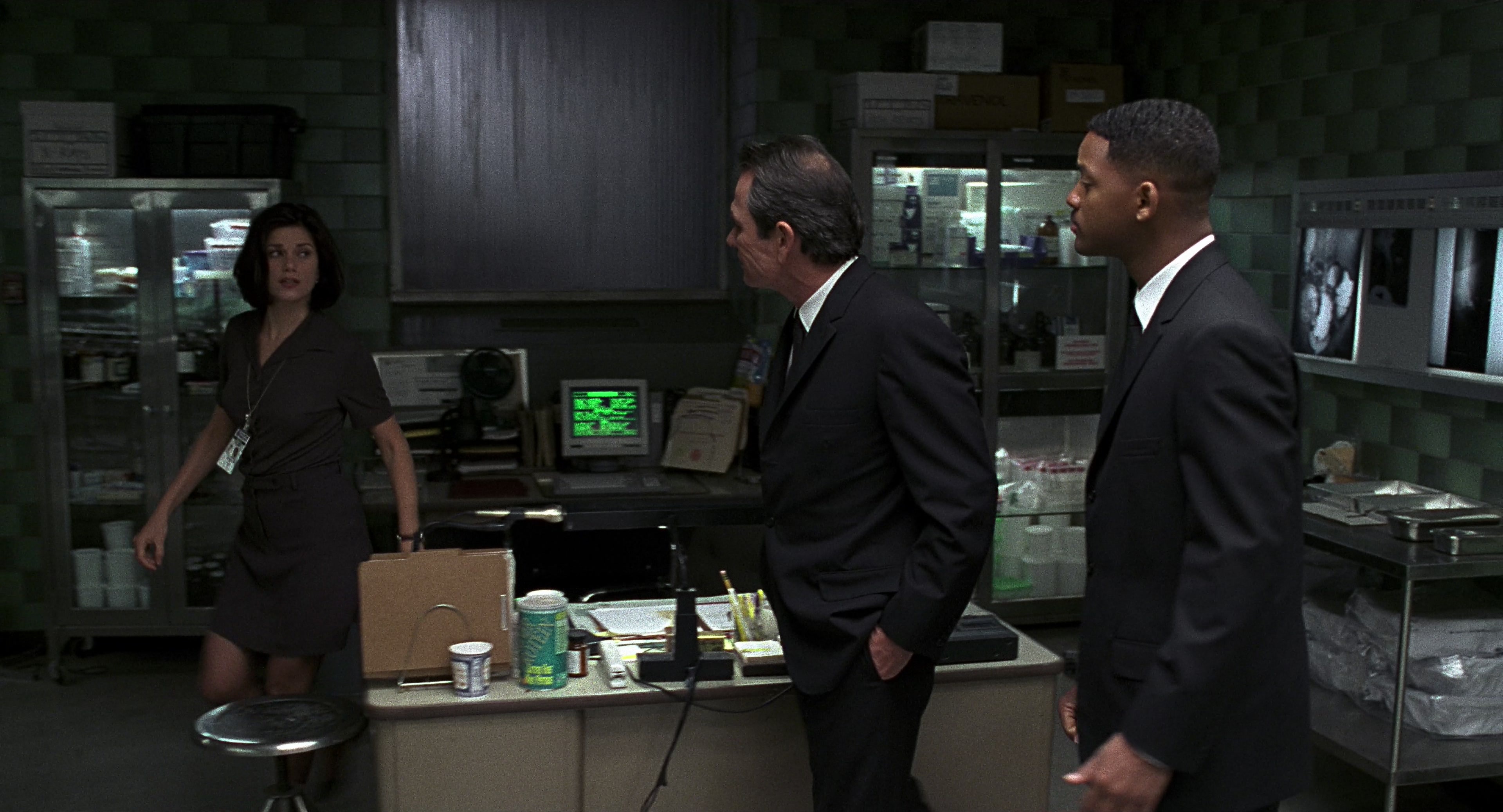 Men in Black (1997), wide, 1.85:1 — film still