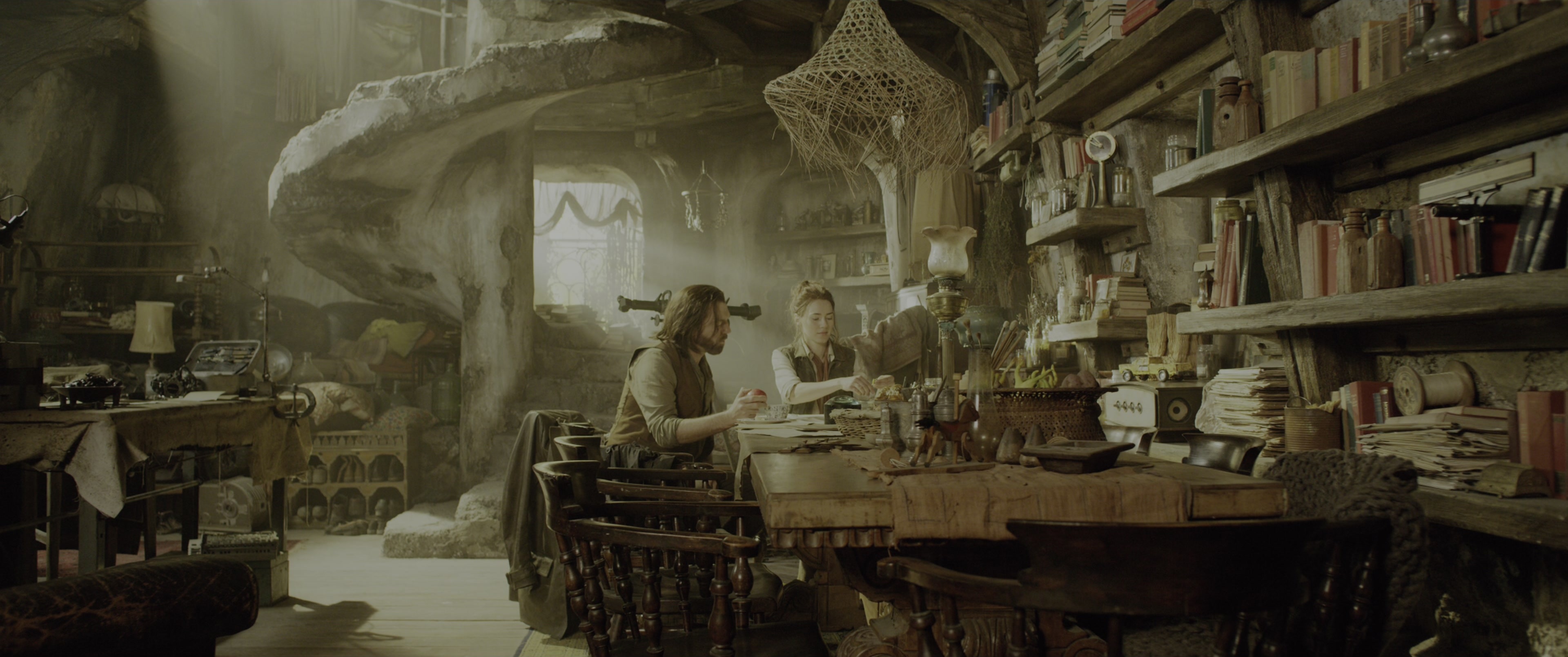 Mortal Engines (2018), wide, 2.39:1 — film still